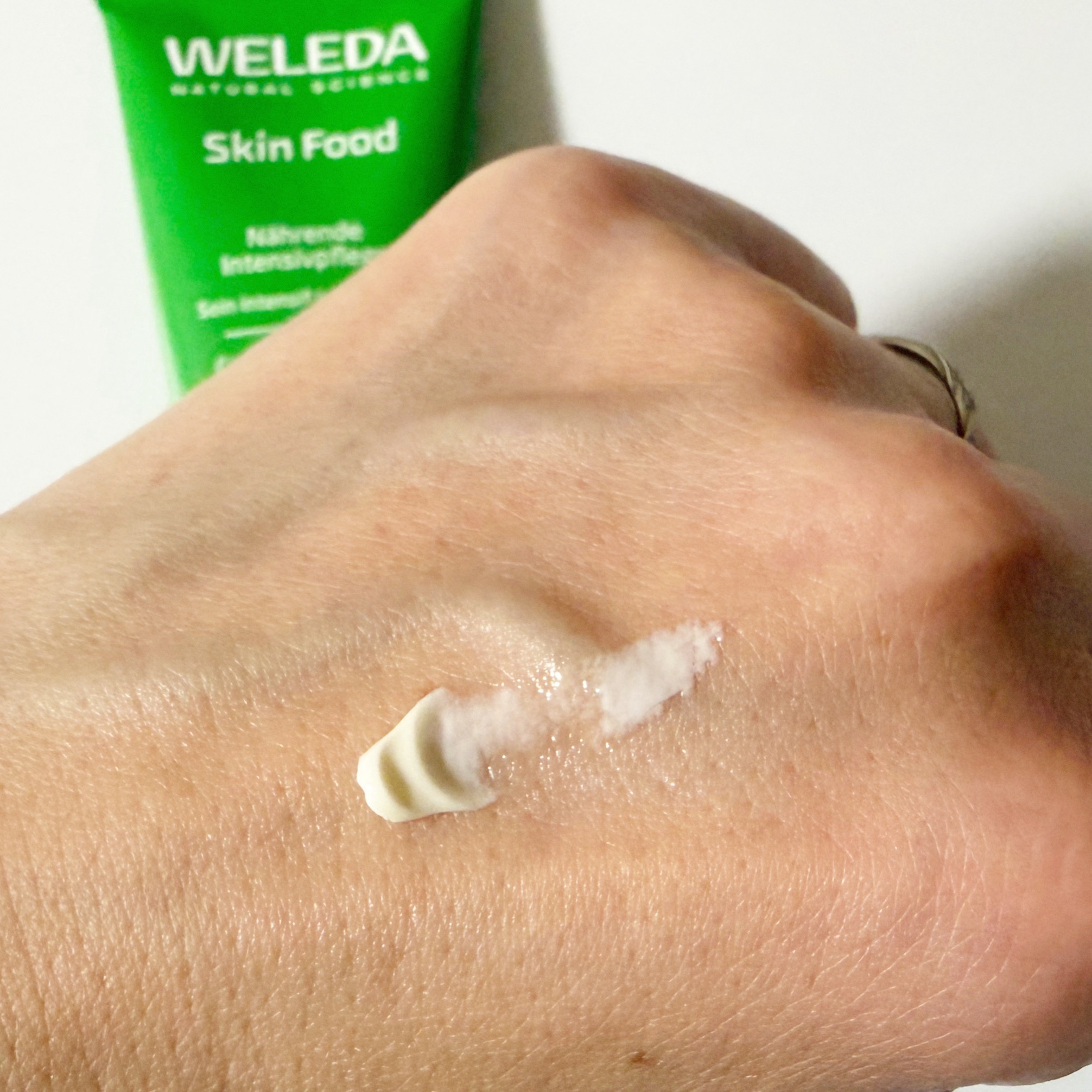 スキンフード /WELEDA/ボディクリームを使ったクチコミ（3枚目）