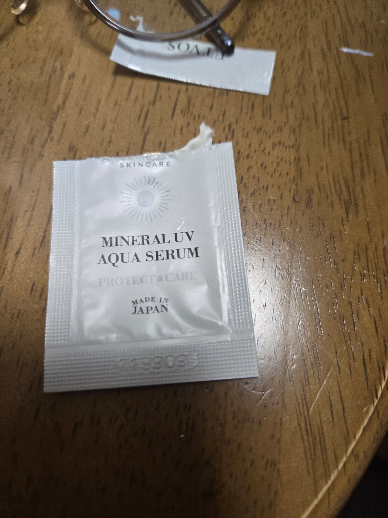 試供品レビュー

家の中の試供品全部使い切ろうと思って使ってみたうちの1つ！
私の肌には合わなかったようで、きれいに伸びず、白いムラがたくさんできて
購入しようとはおもえなかった！
特にマスクで出かけるからメイクした時点で崩れが気になる下地