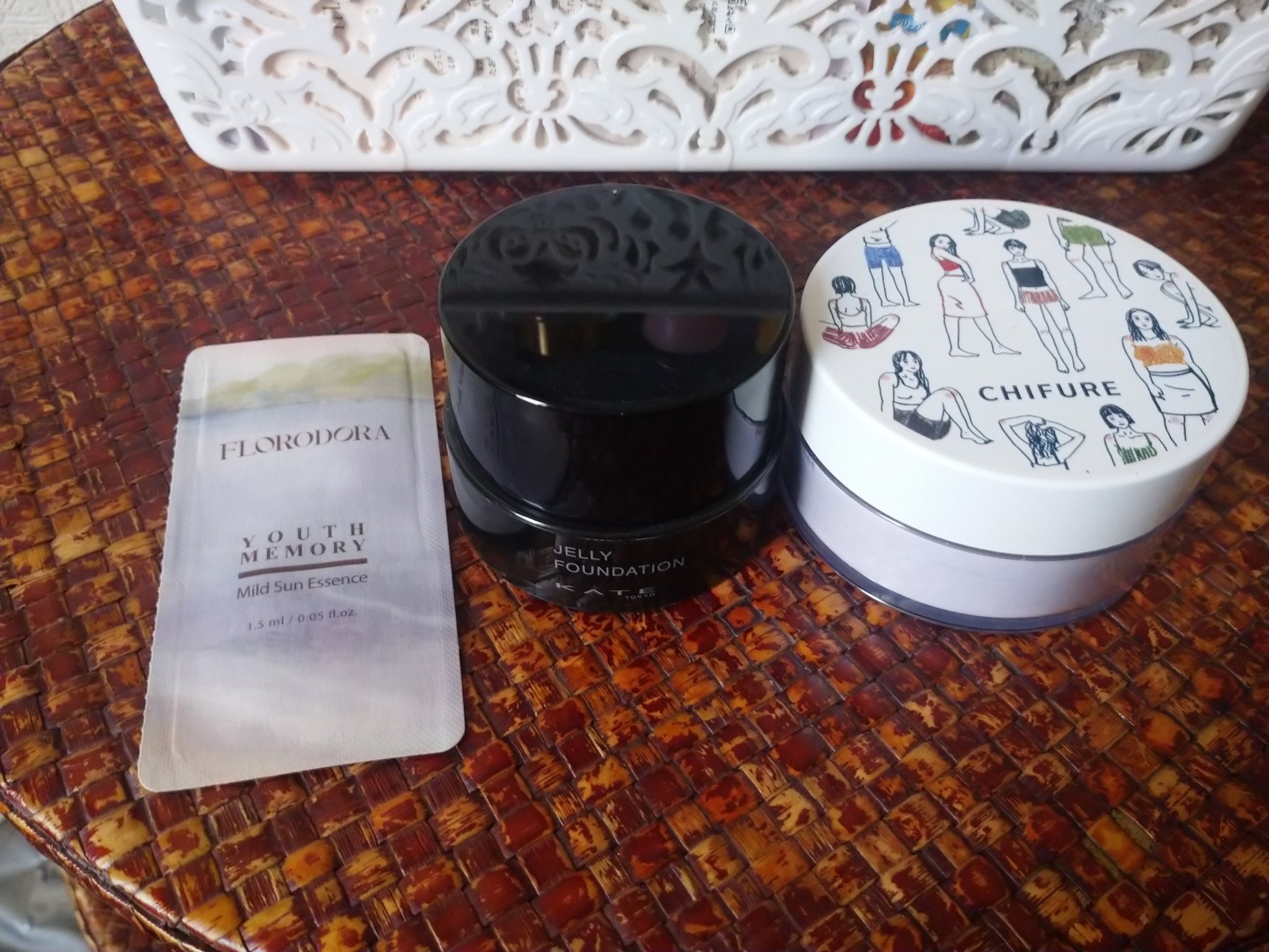 🌷今日のメイク🌷

KATEケイト ジュレリープファンデーション01
ちふれルース パウダー3ラベンダー ルーセント

wakemakeソフトブラーリングアイパレット21.フォールインフィグブラーリング
minumニュアンスリキッドアイ