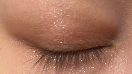 嘘が苦手なくま on LIPS 「めちゃくちゃ派手な色味に見えますが、塗ってみると落ち着いた色味..」(6枚目)