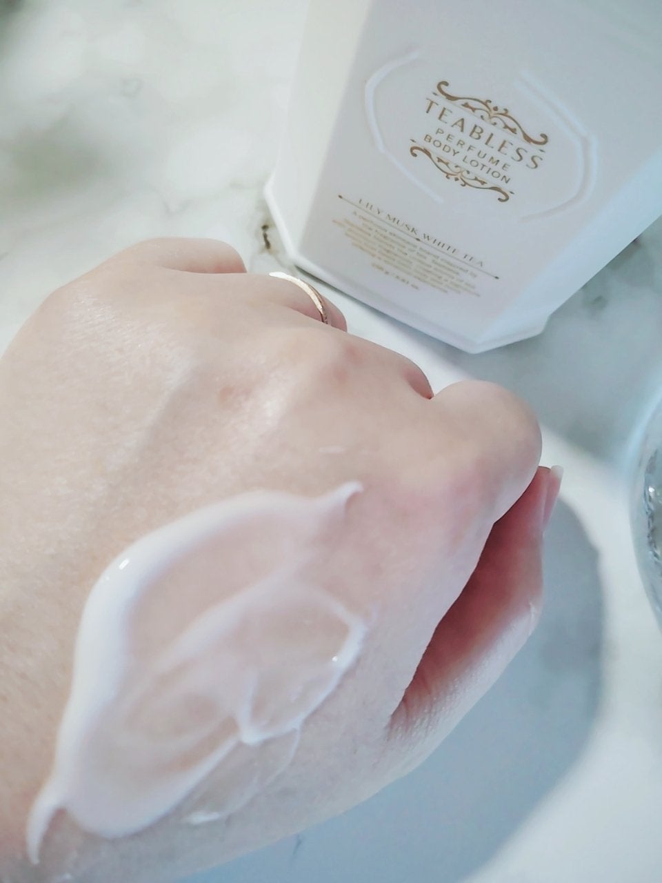 パフュームボディローション リリィムスクホワイトティー/TEABLESS/ボディローションを使ったクチコミ(1枚目)