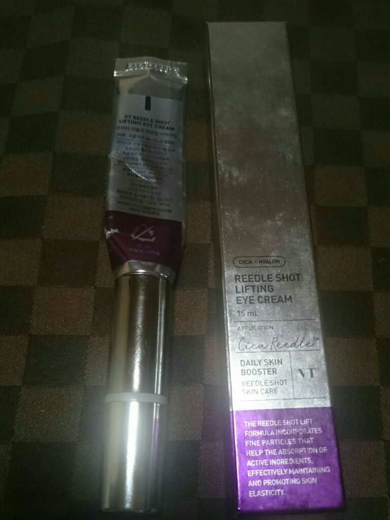 💜VT💜
💜リードルショット リフティングアイクリーム💜
💜15mL💜
使いきりました(^_^)💜
Qoo10メガ割り購入品✌
めっちゃしっとり保湿してくれるのにベタベタ感がない👀❗
どー言う原理が分からないけどクリーム出て