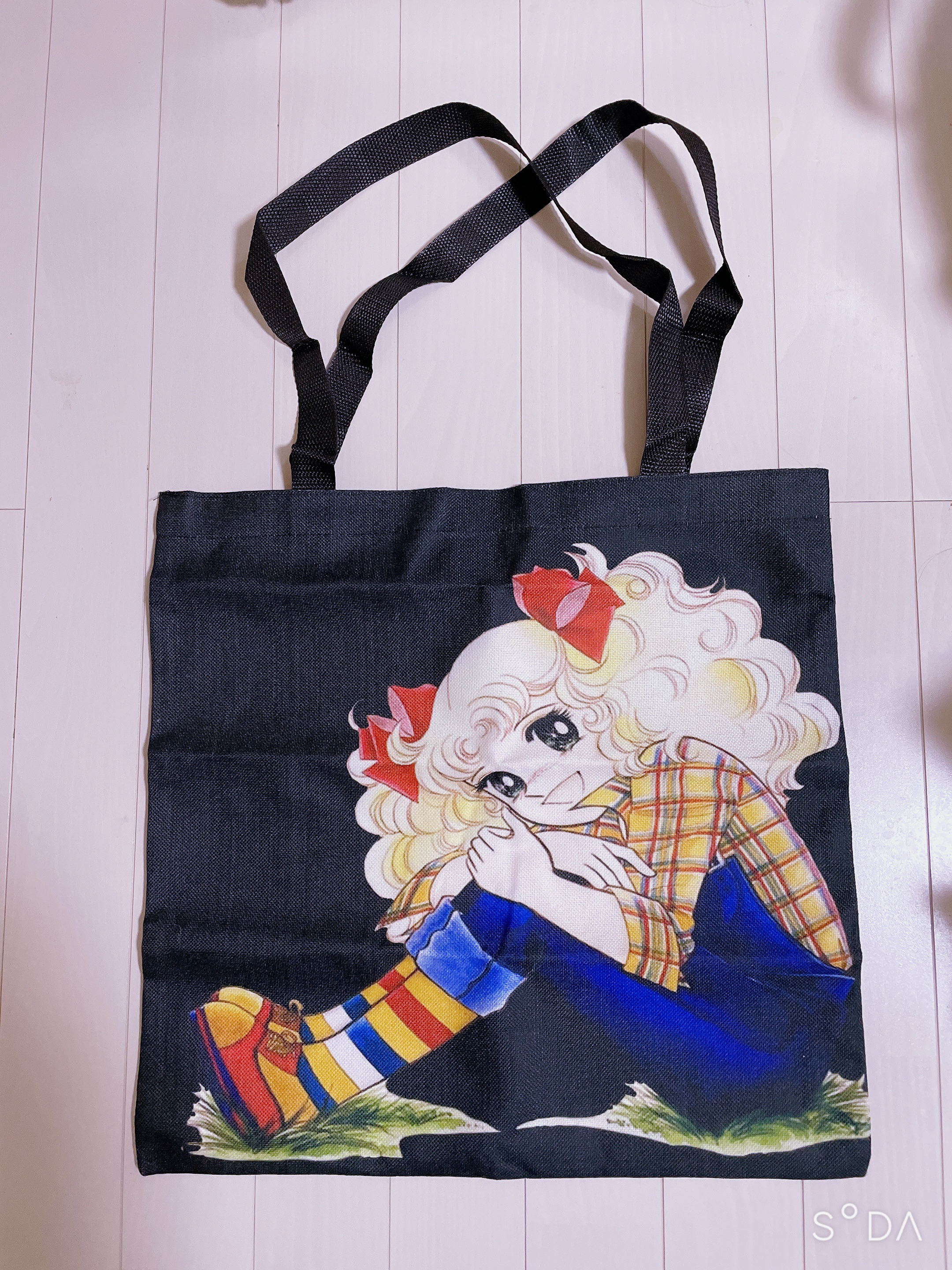 キャンディキャンディ
トートバッグ



こちらはアリエクで一目惚れ🩷


生地もしっかりしていて、
横にした雑誌もスッポリ入るサイズ！


いろんな絵柄や色があったけど、
使いやすそうなブラックに🩷


400円ほどで購入できるので、