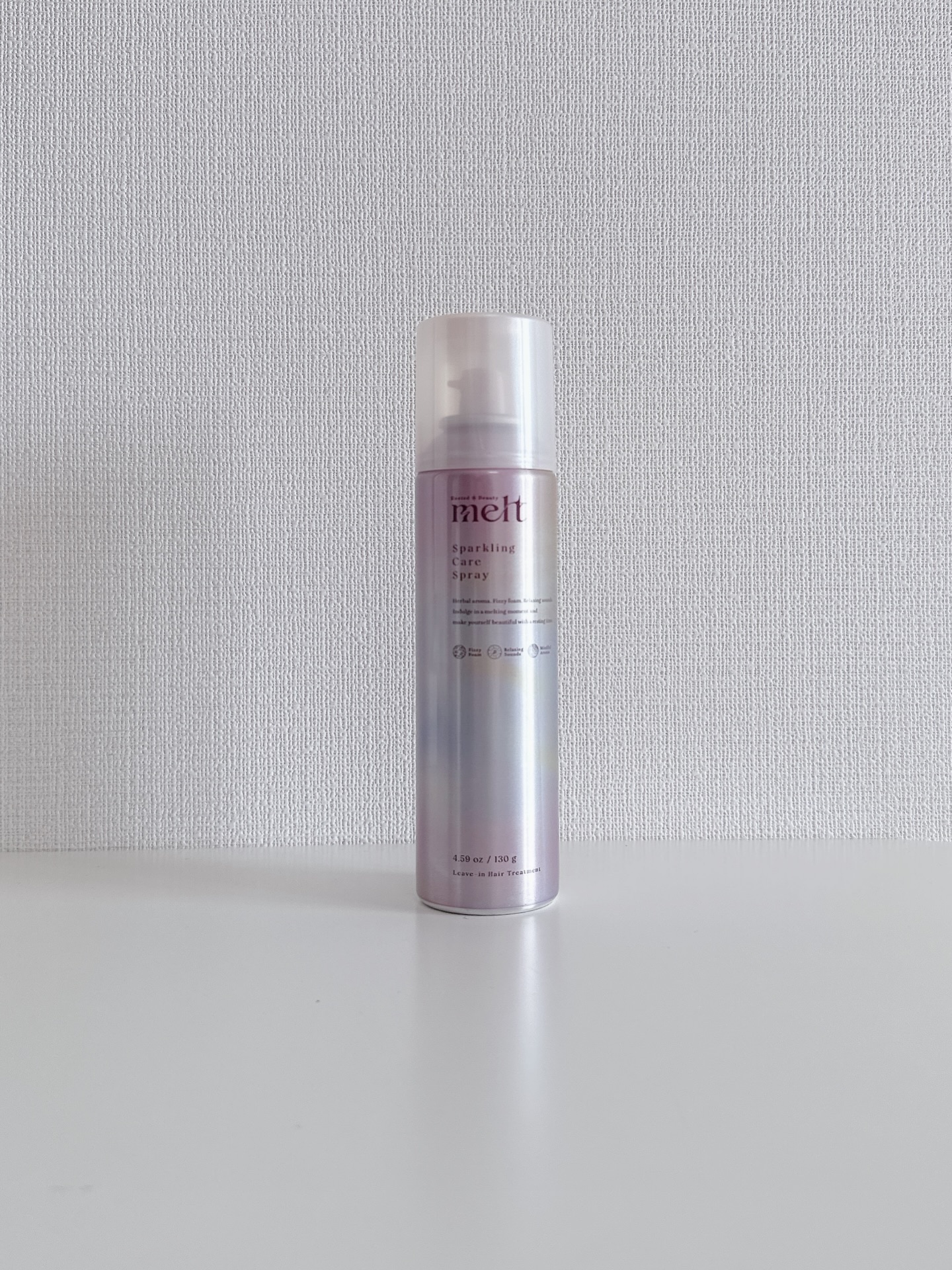 item▷#melt #スパークリングケアスプレー

アウトバスケアの新習慣、ひんやりはじける美容泡。

タオルドライした後に本スプレーを塗布し
手のひらで抑えると、入浴後の髪と頭皮に美容泡が密着。

保湿美容液成分σ＊が髪内部へ浸透し、
