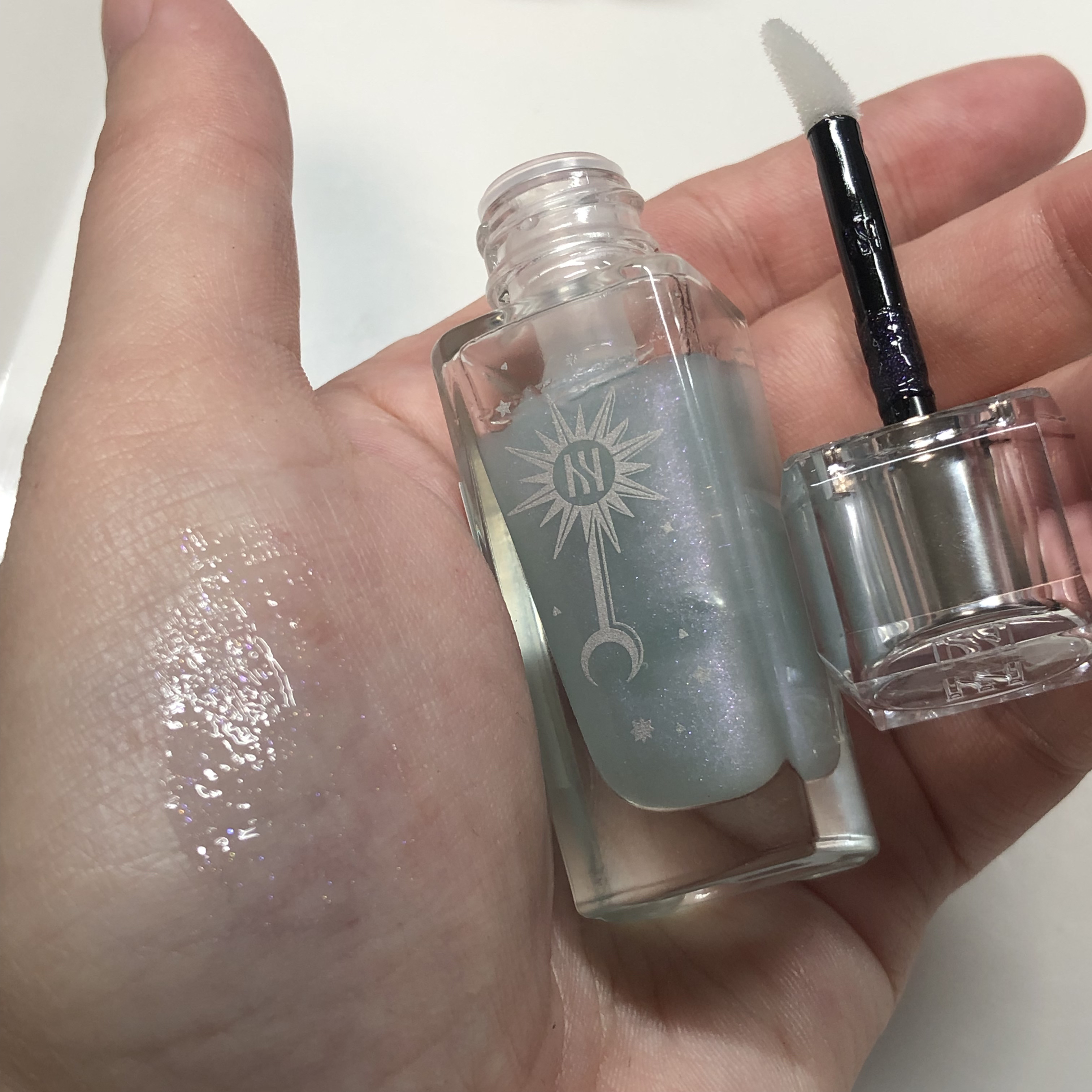 センシュアル ホリデー リップ オイル/HERA/リップグロスを使ったクチコミ（2枚目）