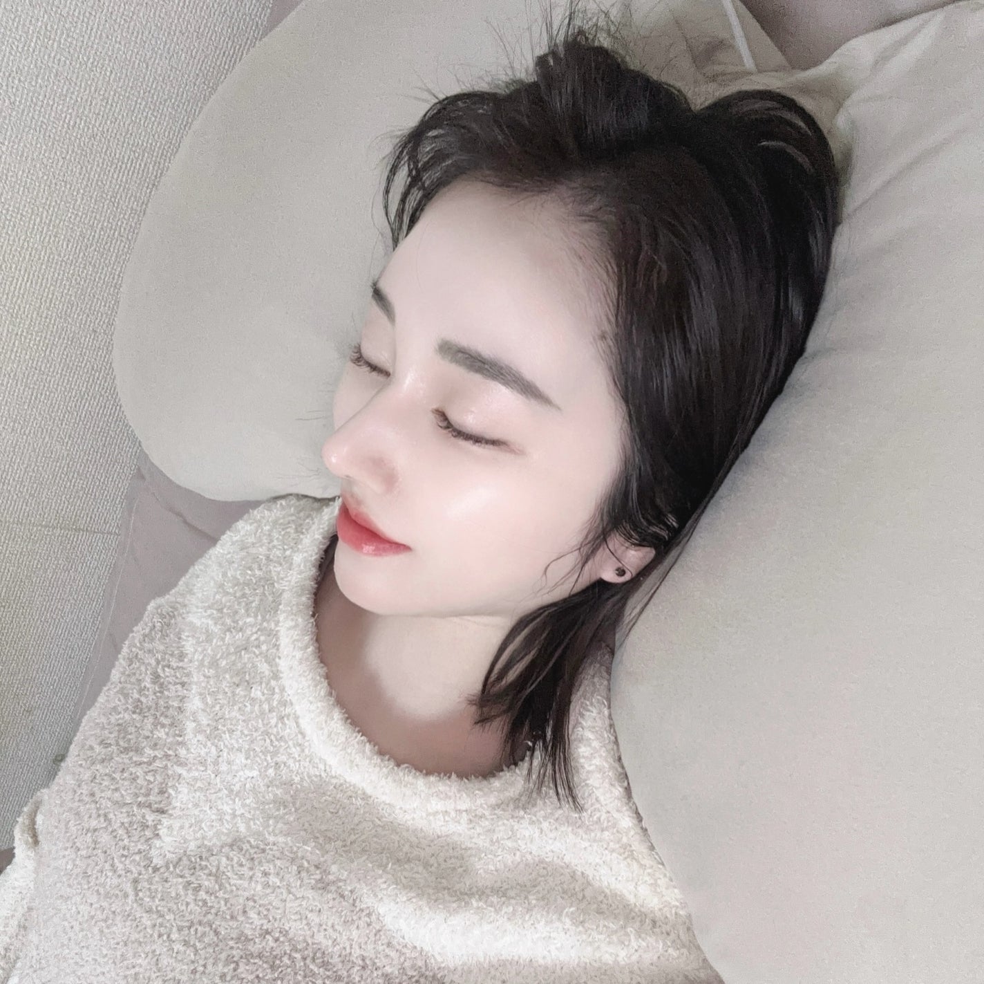 MAI【フォロバ&リムバ100】 on LIPS 「💤💙【kaibo】PILLOW💙💤睡眠姿勢の新常識😴💤寝ている..」(3枚目)