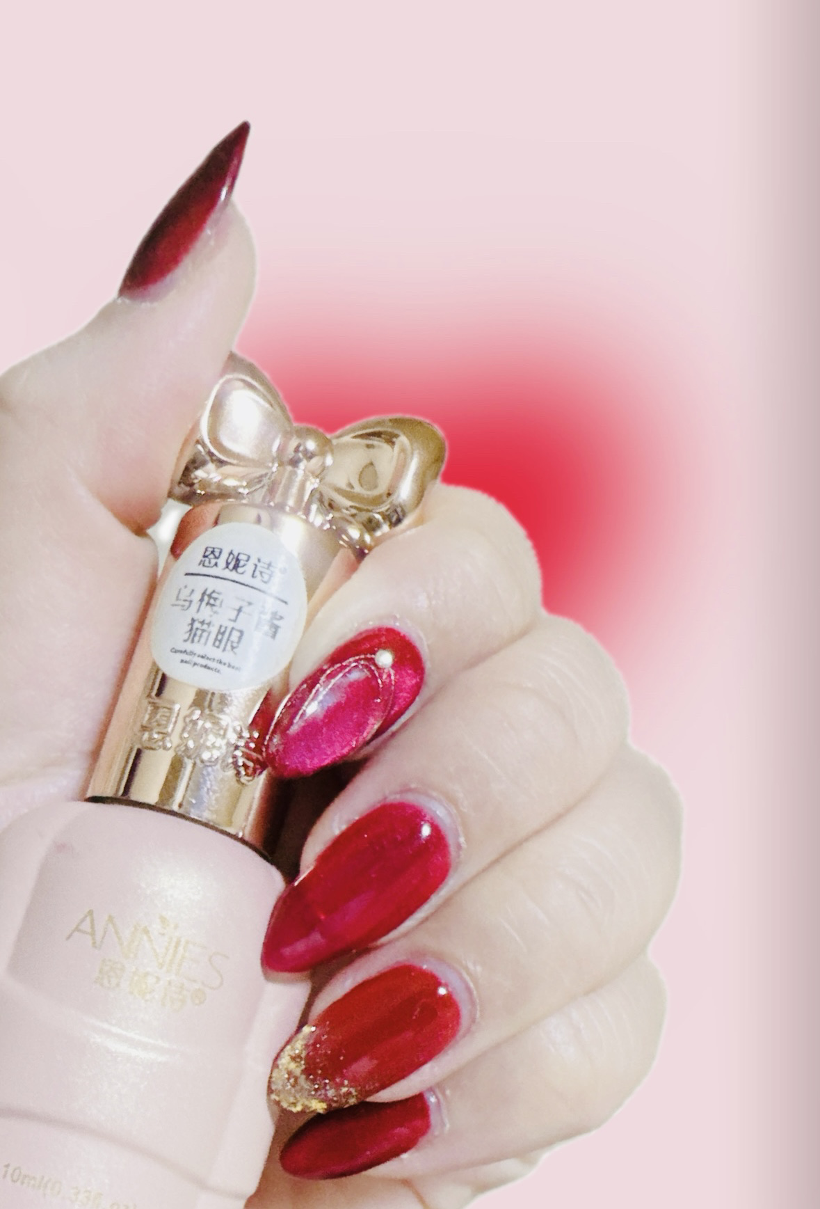 このマグネットジェルは
個人的ランキング上位に入るお気に入り❣️

派手な赤でめっちゃ目立つから好き❤️
ゴールドとの相性もバッチリ👌

撮り方が下手すぎて
マグネット感があまり出てないですが💦
めっちゃ綺麗なんです😍

では！
商品