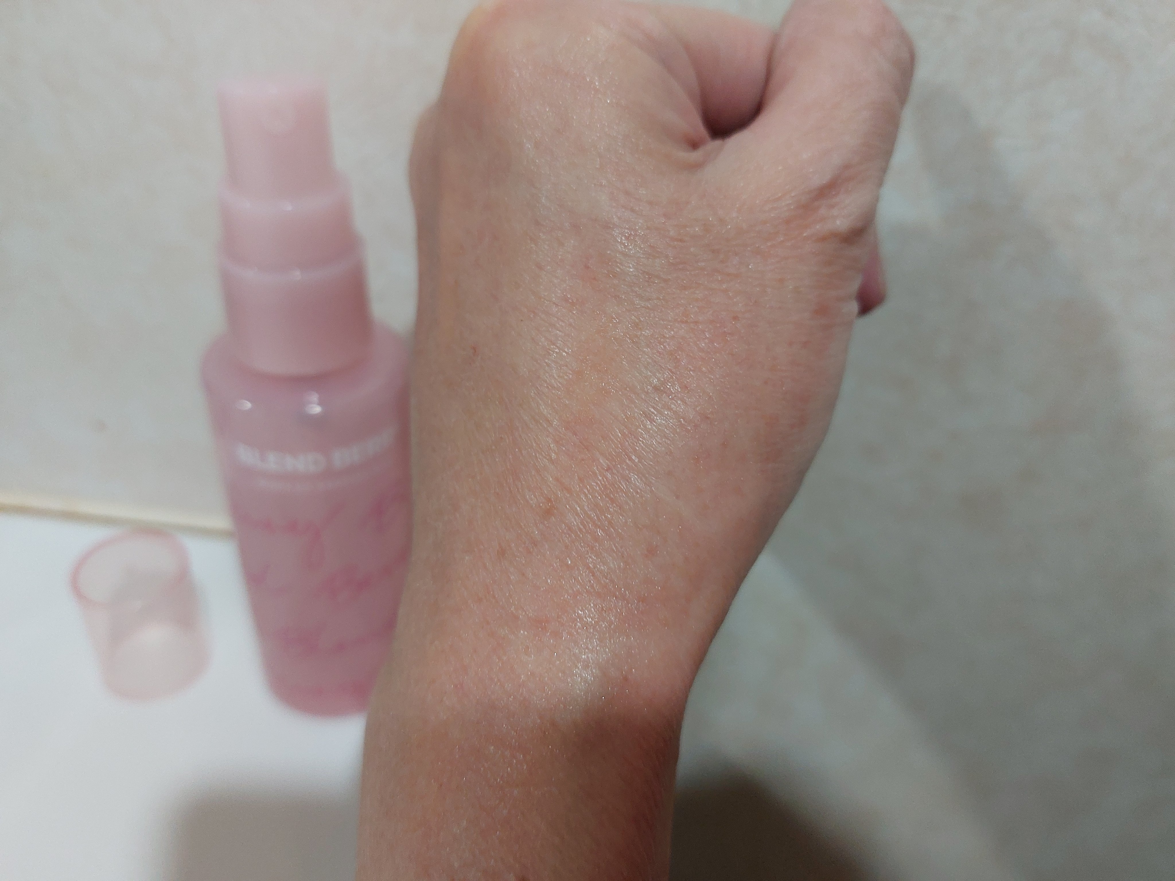 メイクアップ キーピング ミスト/BLEND BERRY/フィックスミストを使ったクチコミ（2枚目）