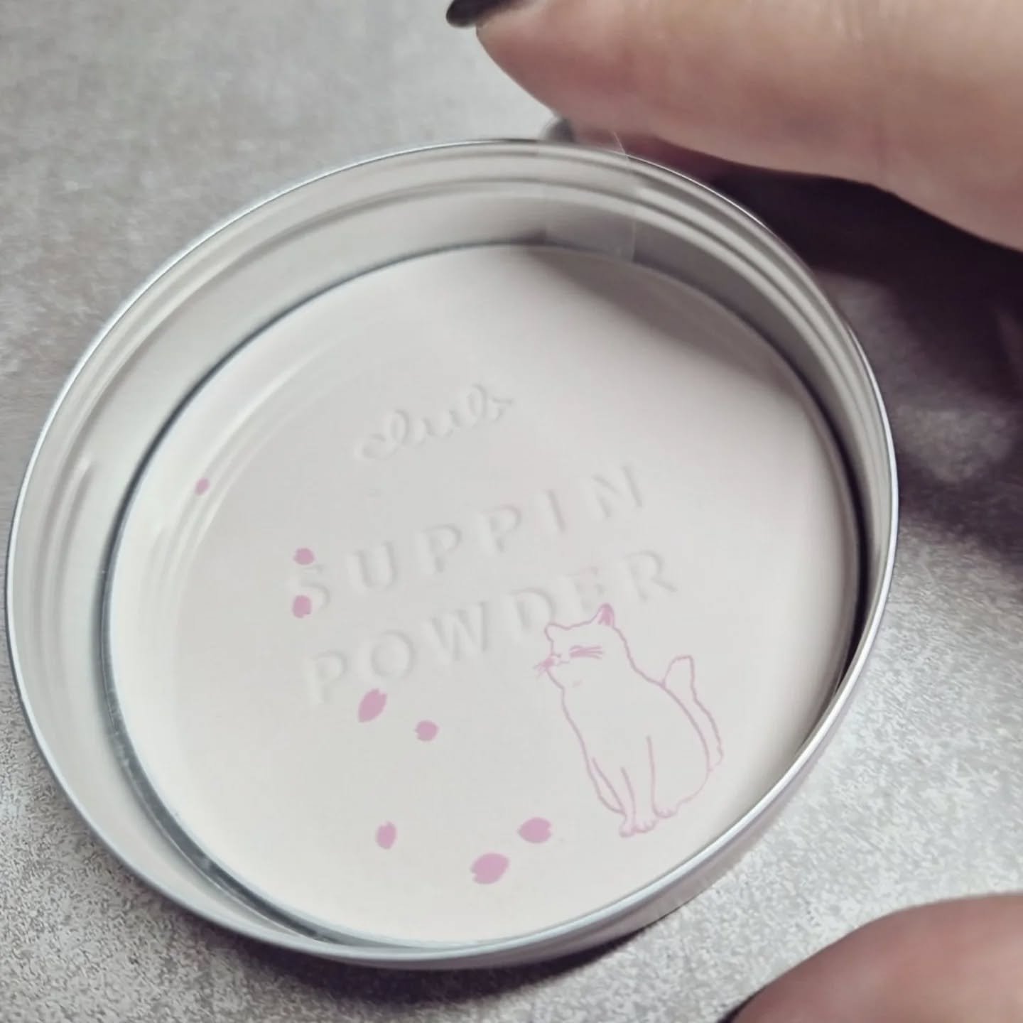 すっぴんパウダー おやすみ夜桜の香り/クラブ/プレストパウダーを使ったクチコミ（3枚目）