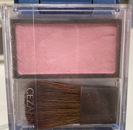 ブルベ夏にオススメ!という投稿をよく見かけたこちらをブルベ夏の娘に。
娘には少し青みが強いような…。
画像はイエベ秋の自分の腕に試していますが、これは意外とイケるのでは?
今度自分が使ってみようと思い