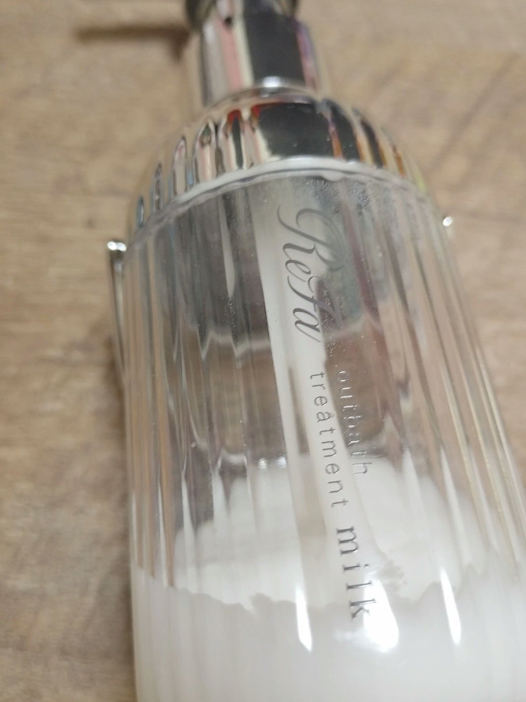 ReFa リファミルクプロテインシャンプー/トリートメントのクチコミ「洗い流さないトリートメントです！ホワイトフローラルムスク？という香りらしくきつくなく清潔感のあ.....」（2枚目）