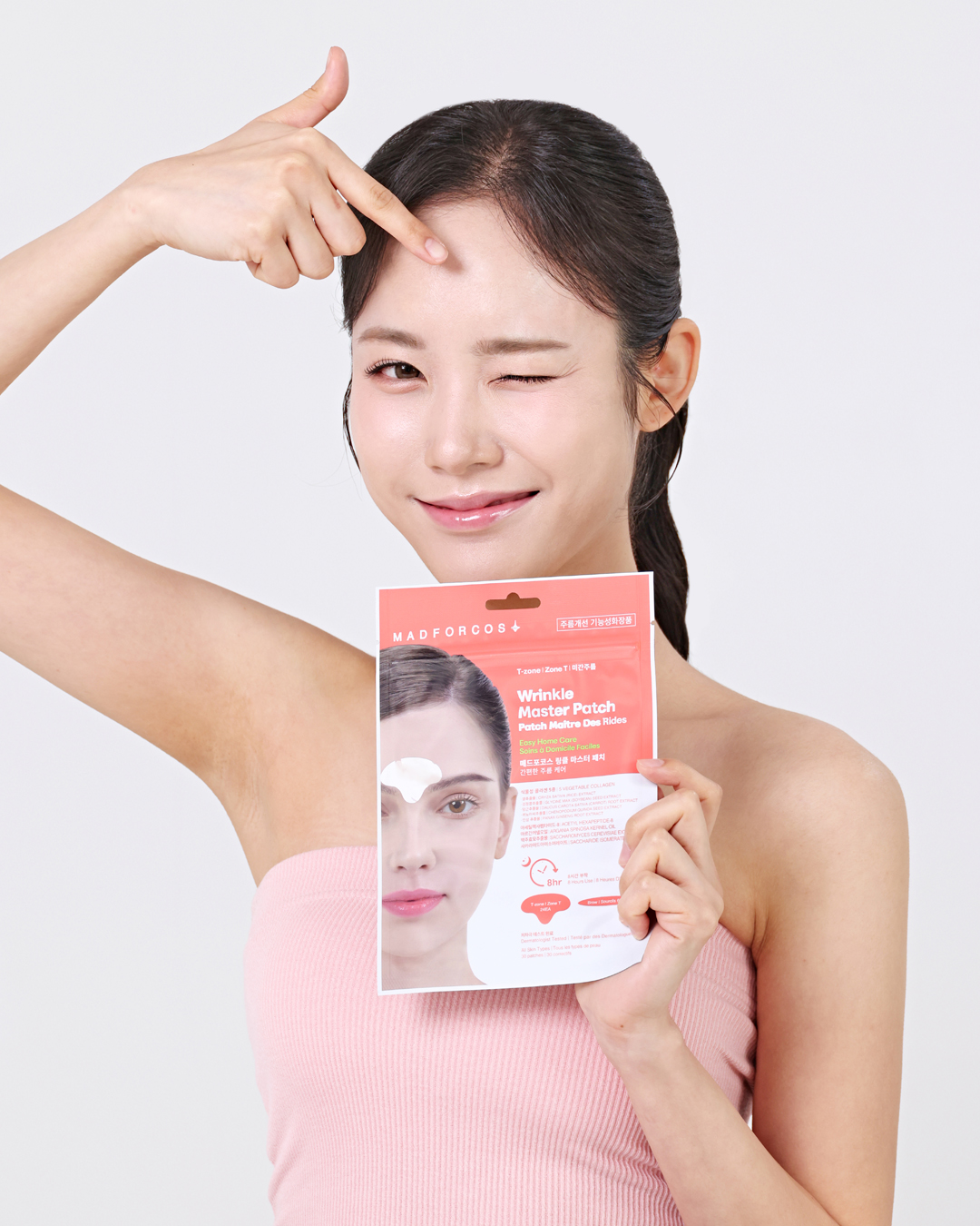 どんなことで、つい表情がこわばりましたか？😌
そんな毎日の表情ケアに、
MADFORCOSリンクルマスターパッチを。

5種の植物由来コラーゲン（保湿成分）配合。
寝ている間に肌をうるおし、
すこやかに整えるスペシャルケアです。

貼るだ