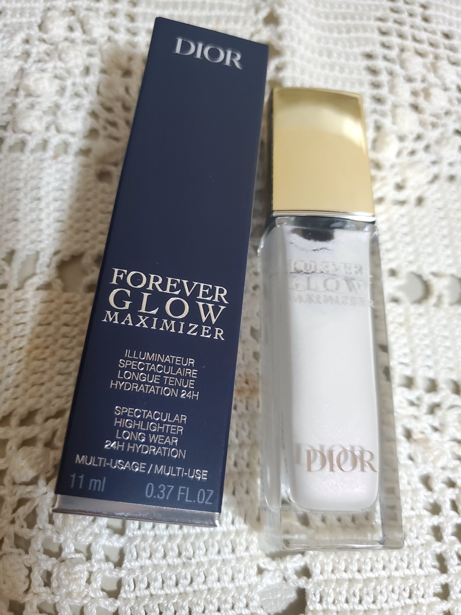 Dior  
ディオールスキン フォーエヴァー グロウ マキシマイザー
ホリデーコレクション 2025 限定品
001 アブラカダディオール

限定のグロウマキシマイザーは毎回購入している。
今回は白にピンクラメがメインの多色ラメで可愛すぎ