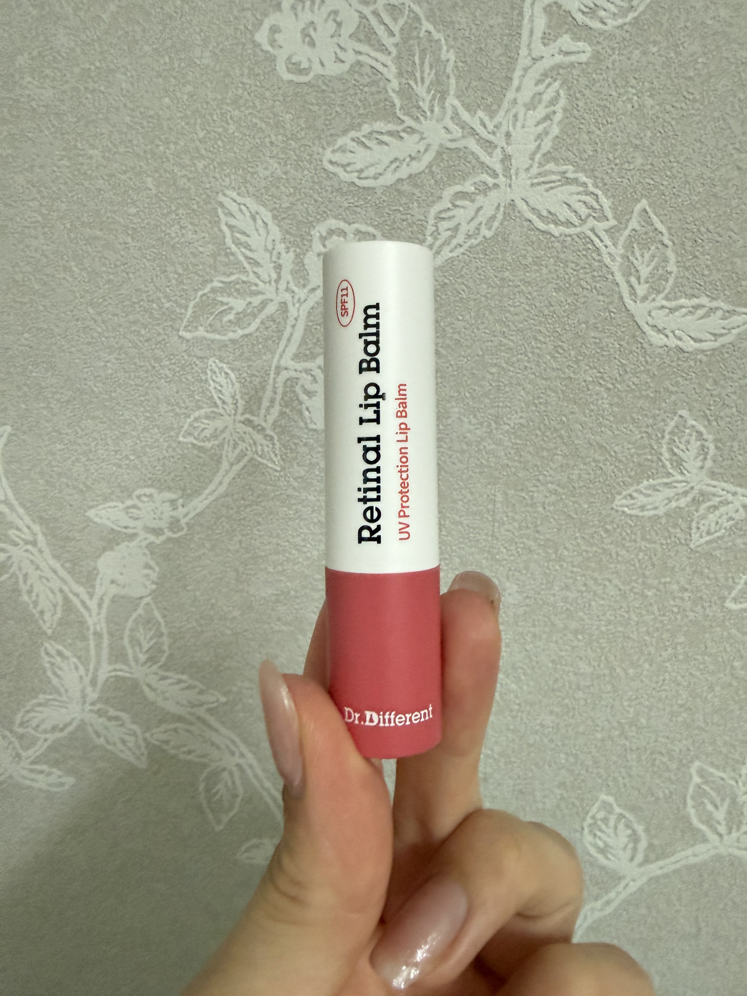 Dr.Different レチナールリップバーム ティンテッド

少しスースーする、レチナールリップ。
今回はティンテッドを購入しました。
見た目結構赤色ですが、塗ってみるとほんのり血色が良くなる感じで