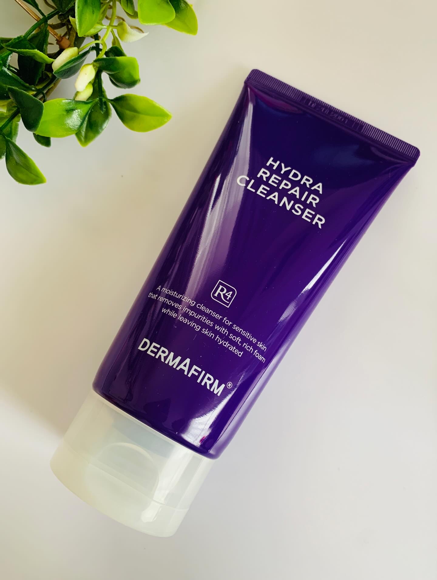 やさしい泡で洗う♡
　
韓国コスメブランド『DERMAFIRM（ダーマファーム）』のR4 ハイドラリペアクレンザーを使ってみたよ🫧

泡立てるとふわっふわの雲みたいで気持ちいい☁️
洗い上がりは全然つっ