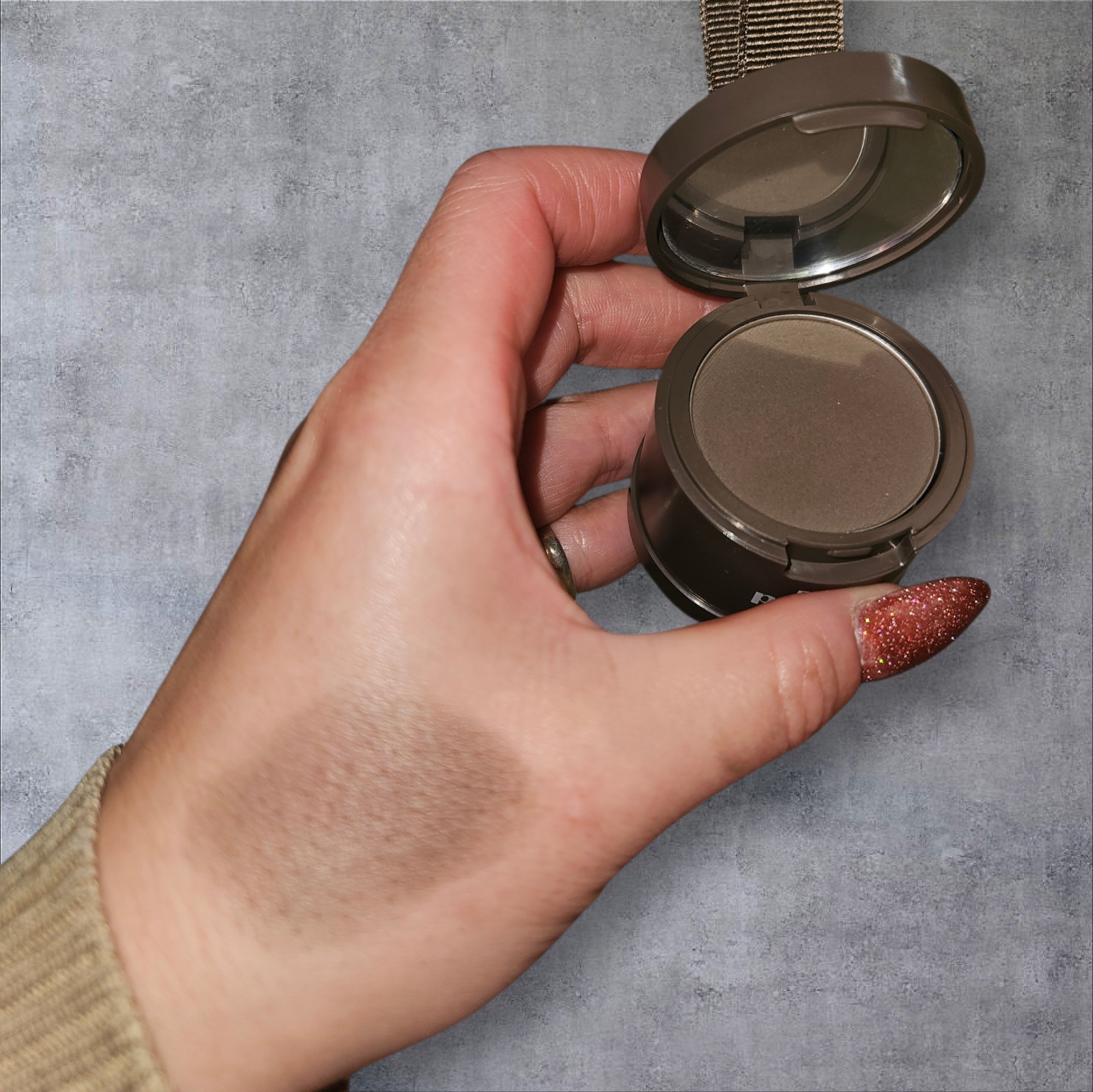 ポンポンヘアシャドウ ダークブラウン/ETUDE/シェーディングを使ったクチコミ（2枚目）