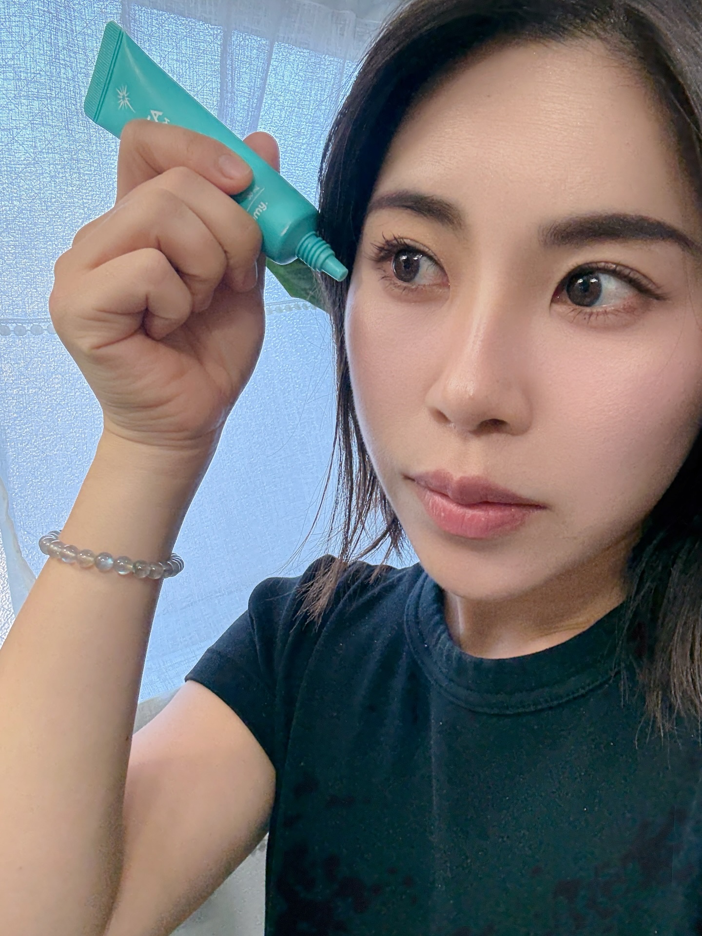 マイクロニードル技術を採用したVita Premium Needle アイクリーム！

ワンタッチで使いやすく、忙しい日々の中でも簡単に目もと集中ケアが可能。PDRN・グルタチオン・a-リポ酸、厳選され