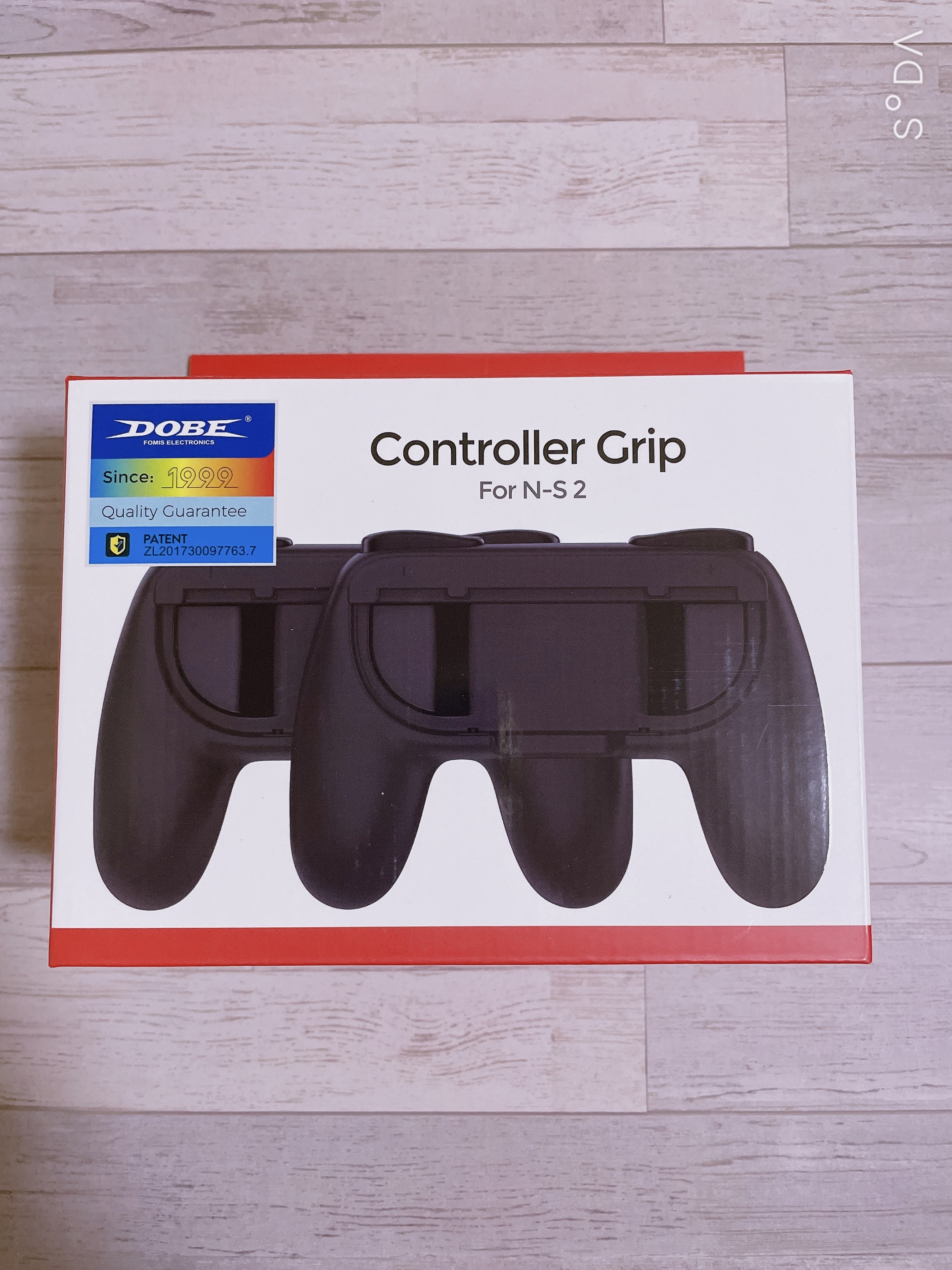 Switch2
コントローラーグリップ


こちらは、
ひかるんからのクリスマスプレゼントです。
いつもありがとう🥰



これめちゃくちゃ便利✨
Joy-Con外して使うと、
小さくて使いにくいけど、
これからストレスなく使える！


