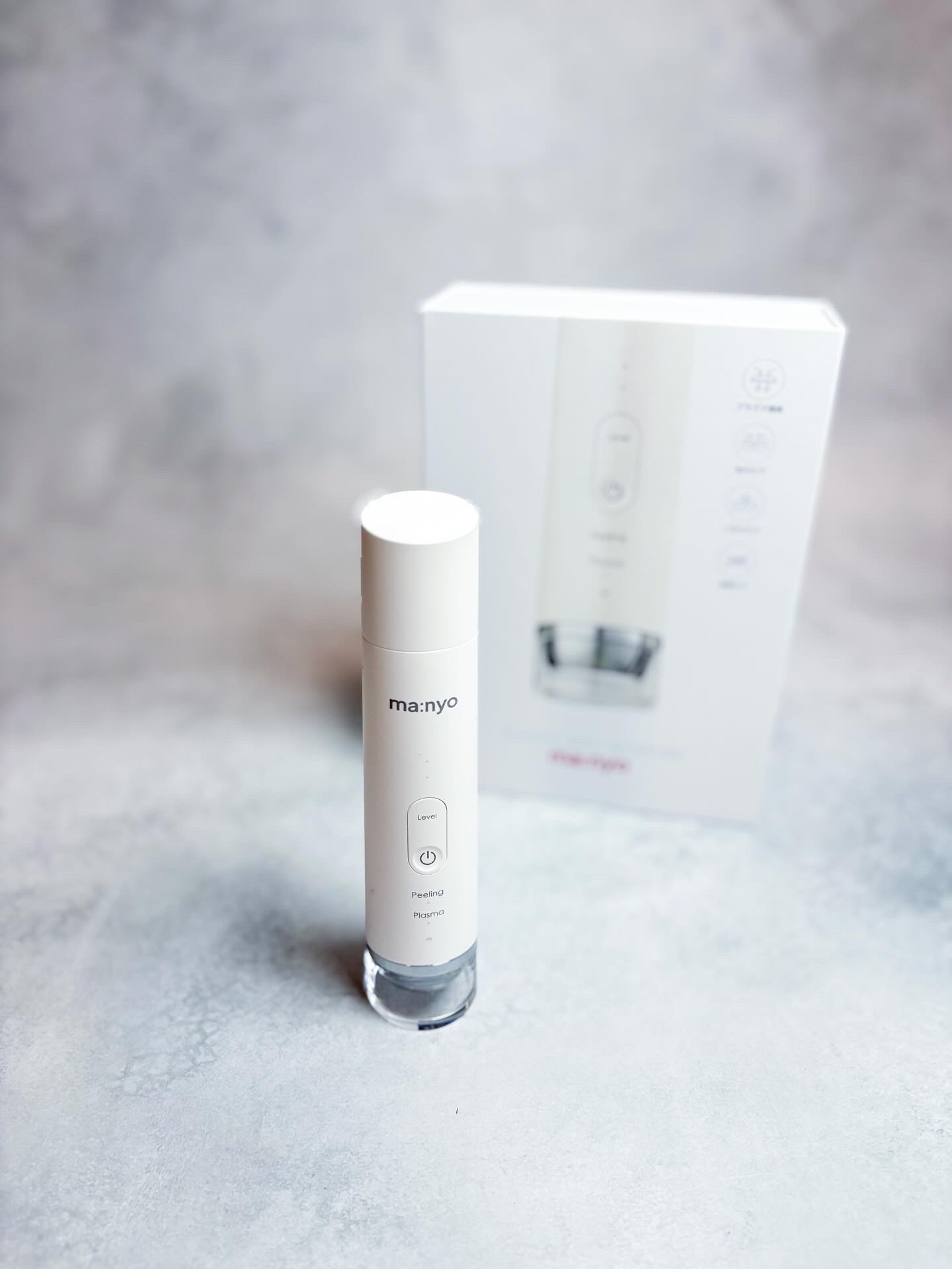 ⁡
⁡
⁡
クレンジングや美容液で大人気のma:nyo（マニョ）から、1台6役の美顔器が登場したよ〜！
ma:nyoが肌のことを本気で考えた美顔器👼💘
⁡
ma:nyo 
PLASMA SHOT BOOSTER
21,780円(税込)
