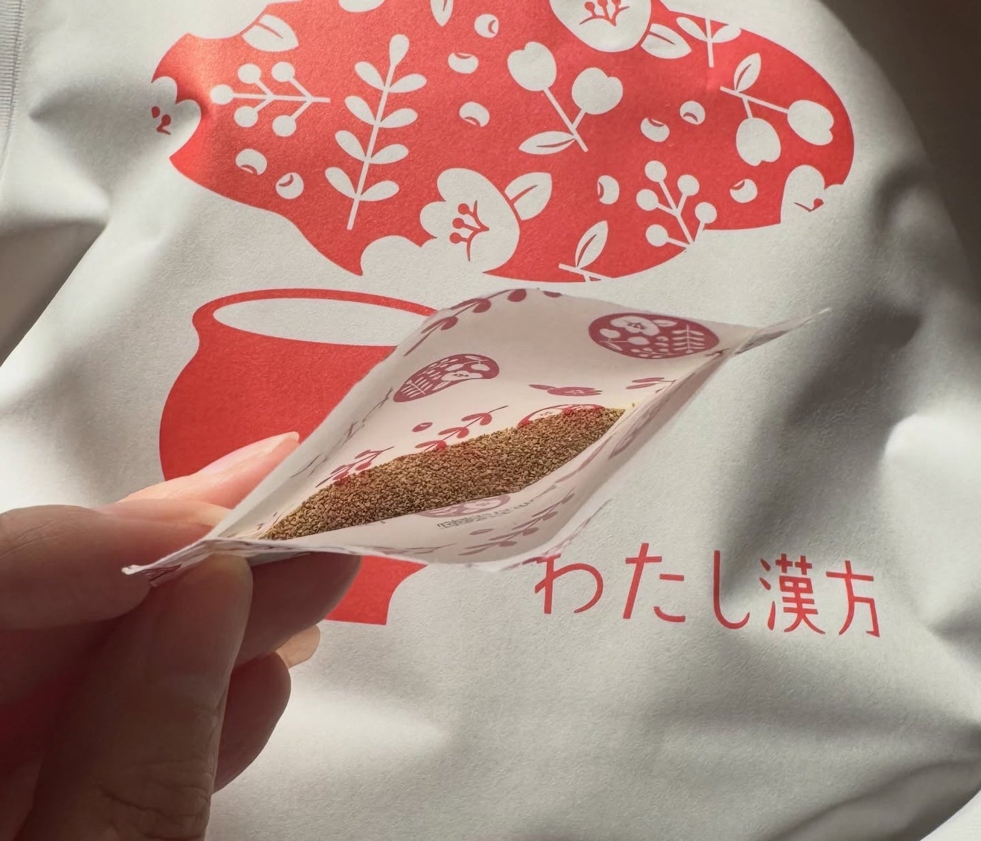 ひろぷー on LIPS 「わたし漢方可愛いパッケージ❤️個包装のパッケージもお揃いで..」(3枚目)