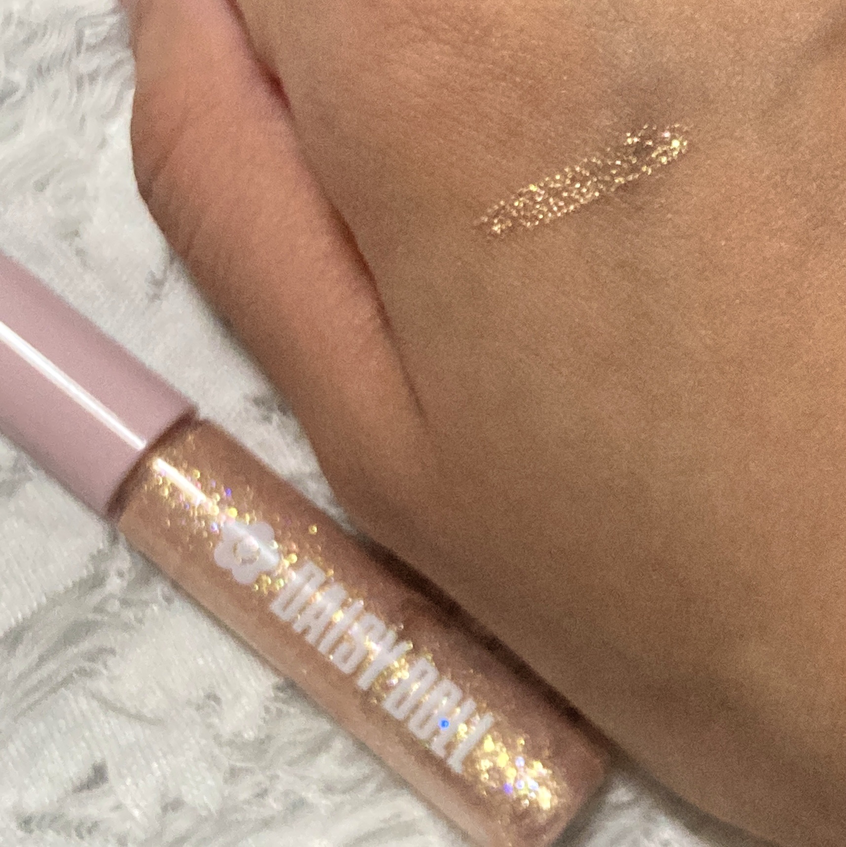 グリッターアイカラー/DAISY DOLL by MARY QUANT/グリッターを使ったクチコミ（2枚目）