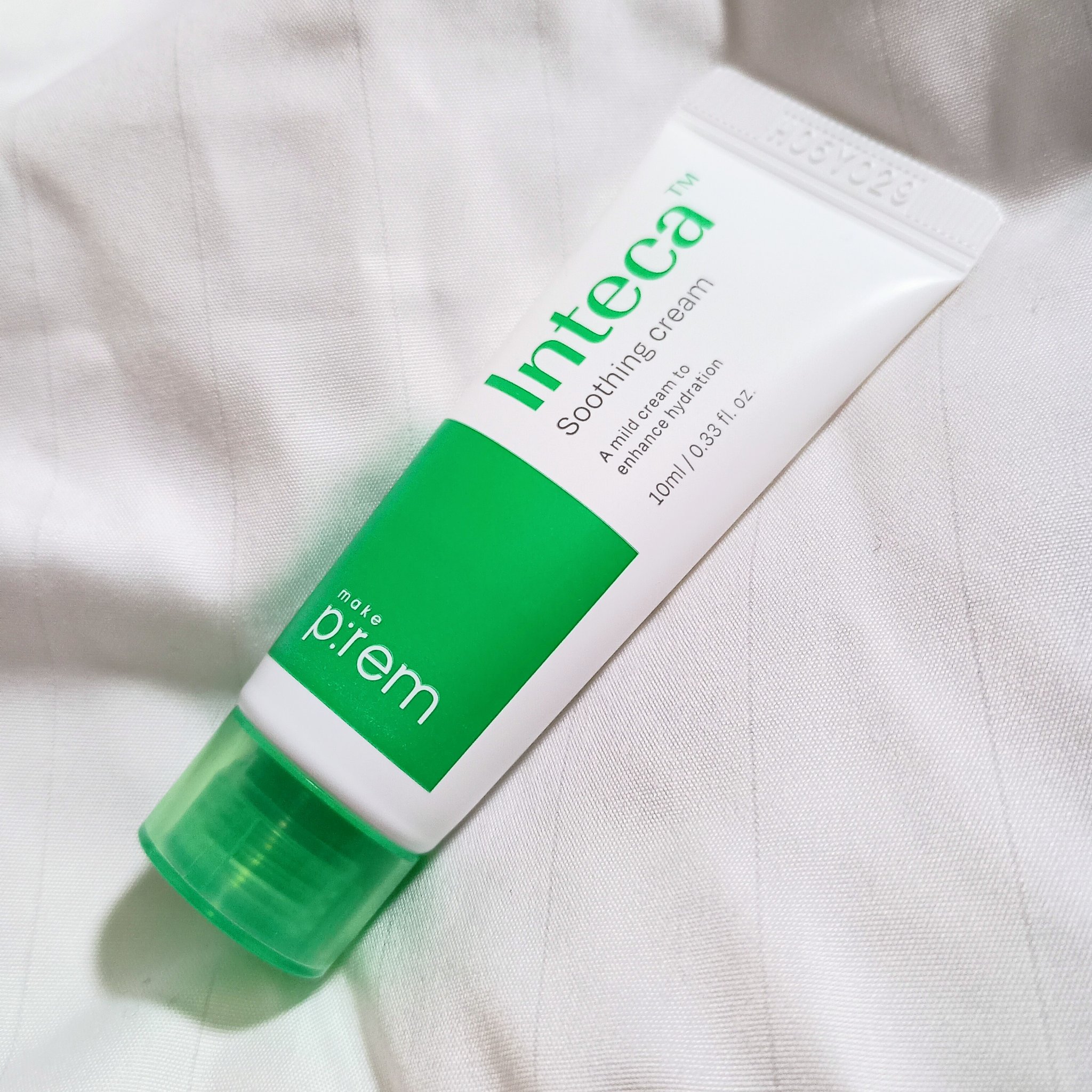 ◆make prem
インテカ スージングクリーム

VOCEの書店限定付録だった
10mlサイズ、
使ってみています

ツボクサ由来の成分配合🌿

みずみずしくのびがよくて、
塗り心地なめらか💚

ベタつかないの✨️
つやっと水分たっ