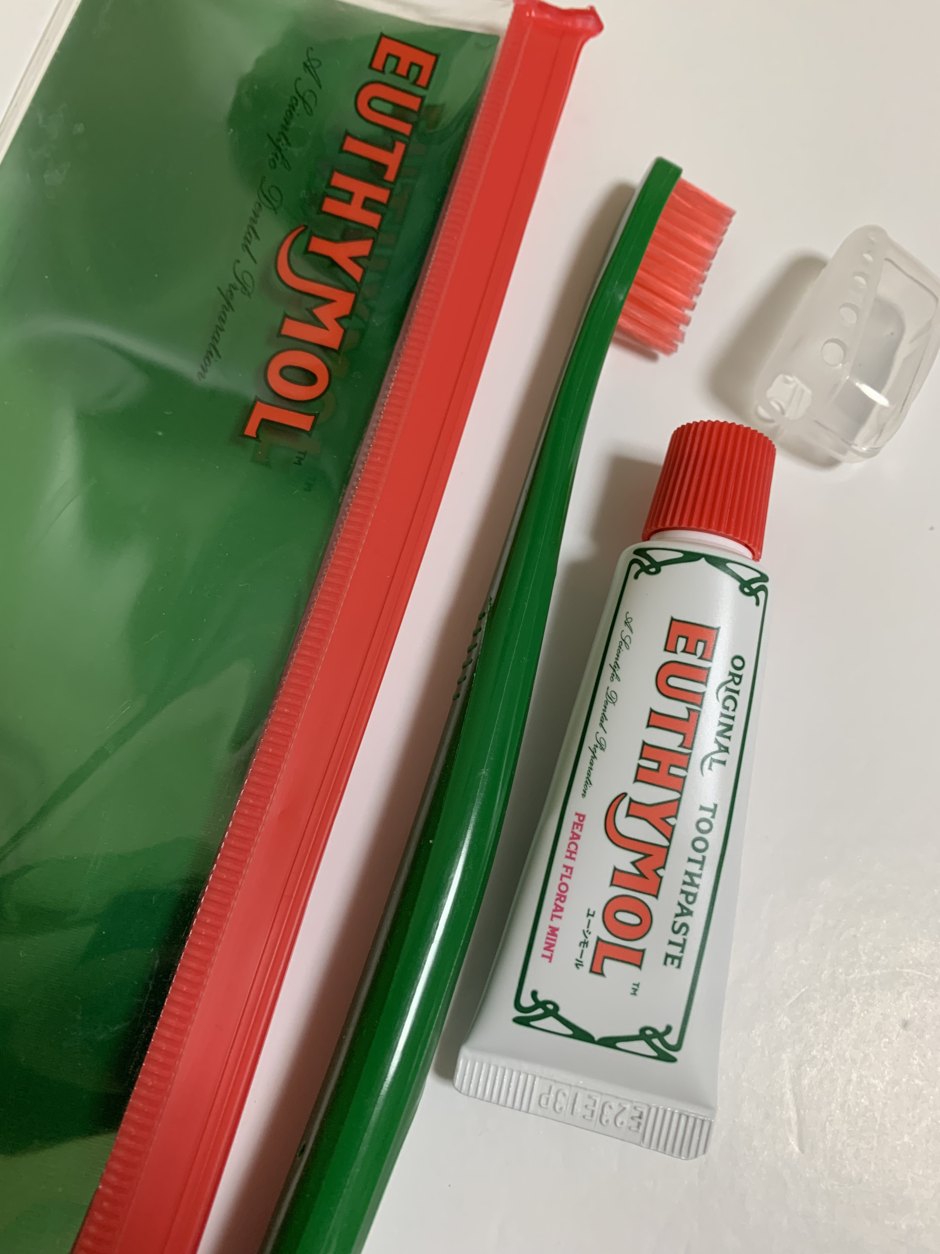 ユーシモール

もともとモーシモールのパープルの歯磨き粉が
大好きで使ってるんだけど
今回これ旅行用に買いました

パケ可愛すぎて気分上がる♡⸝⸝⸝⸝
