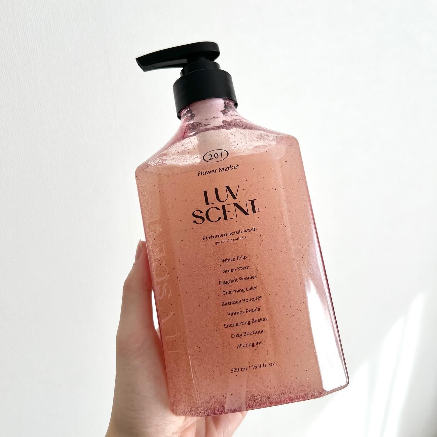 スクラブボディウォッシュ フラワーマーケット ホワイトチューリップ/LUV SCENT/ボディスクラブを使ったクチコミ（1枚目）