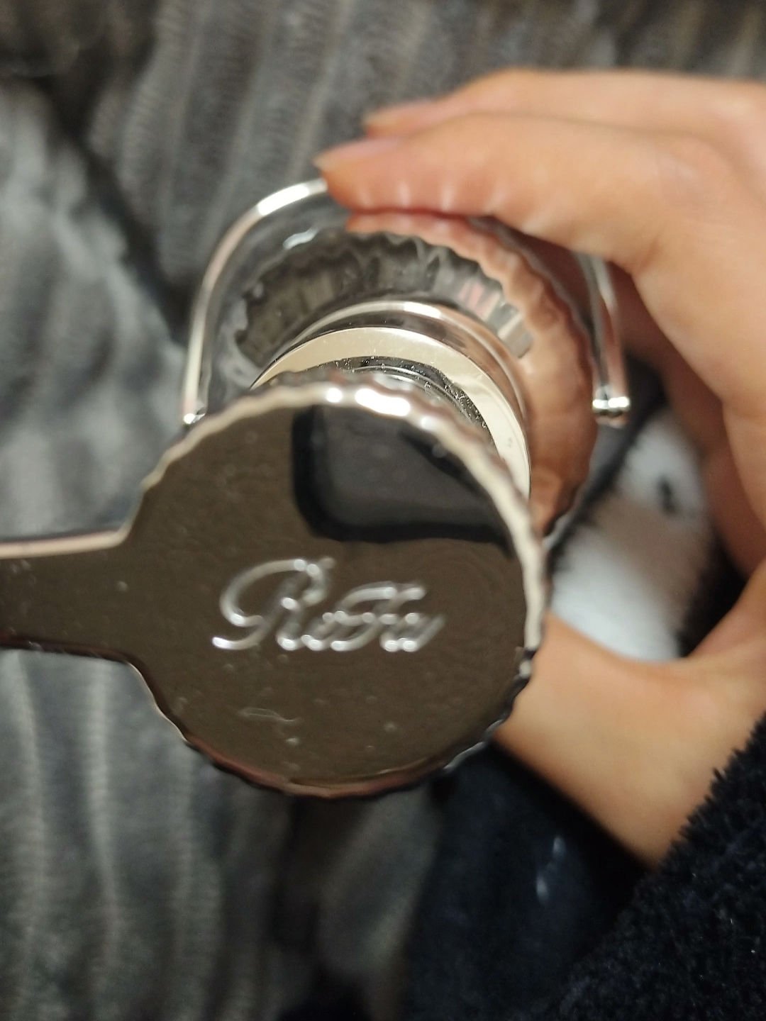 ReFa リファミルクプロテインシャンプー/トリートメントのクチコミ「洗い流さないトリートメントです！ホワイトフローラルムスク？という香りらしくきつくなく清潔感のあ.....」（3枚目）