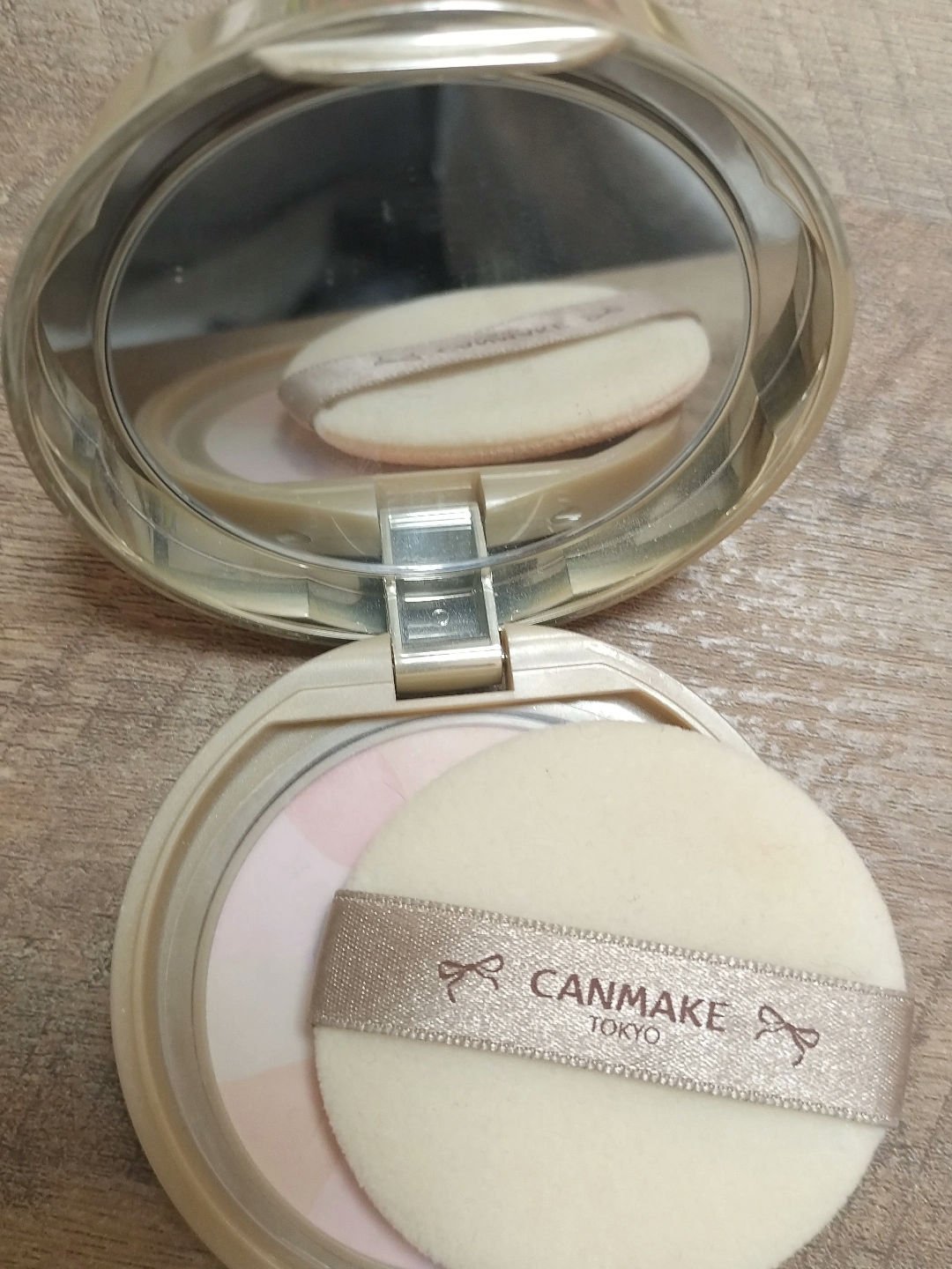 マシュマロフィニッシュパウダー　～Abloom～/キャンメイク/プレストパウダーを使ったクチコミ（2枚目）