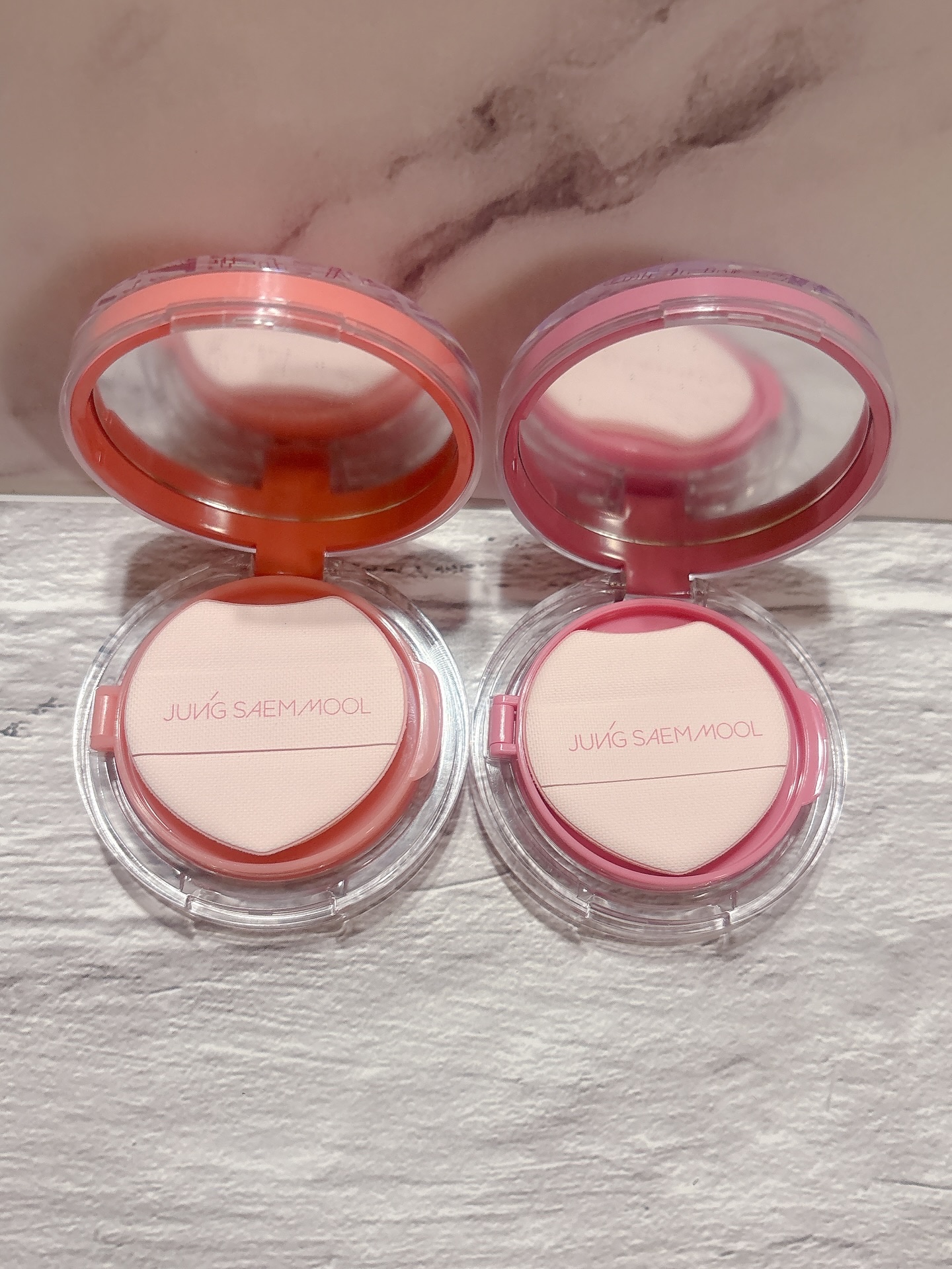 アーティストクッションブラッシュ デューイーコーラル/JUNG SAEM MOOL/リキッドチークを使ったクチコミ（2枚目）