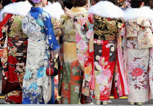 カラフルな振袖