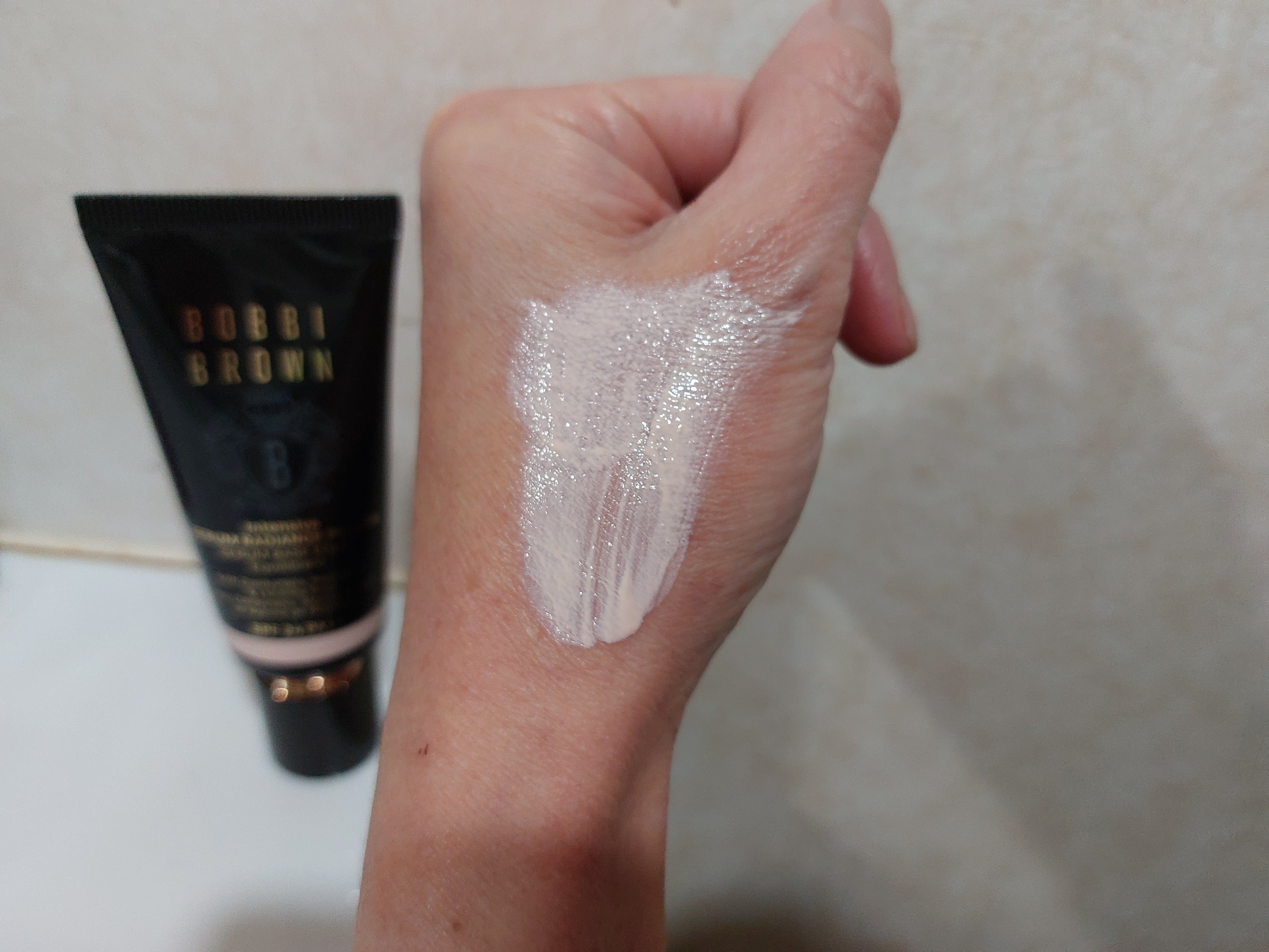 インテンシブ セラム ラディアンス プライマー/BOBBI BROWN/化粧下地を使ったクチコミ（3枚目）