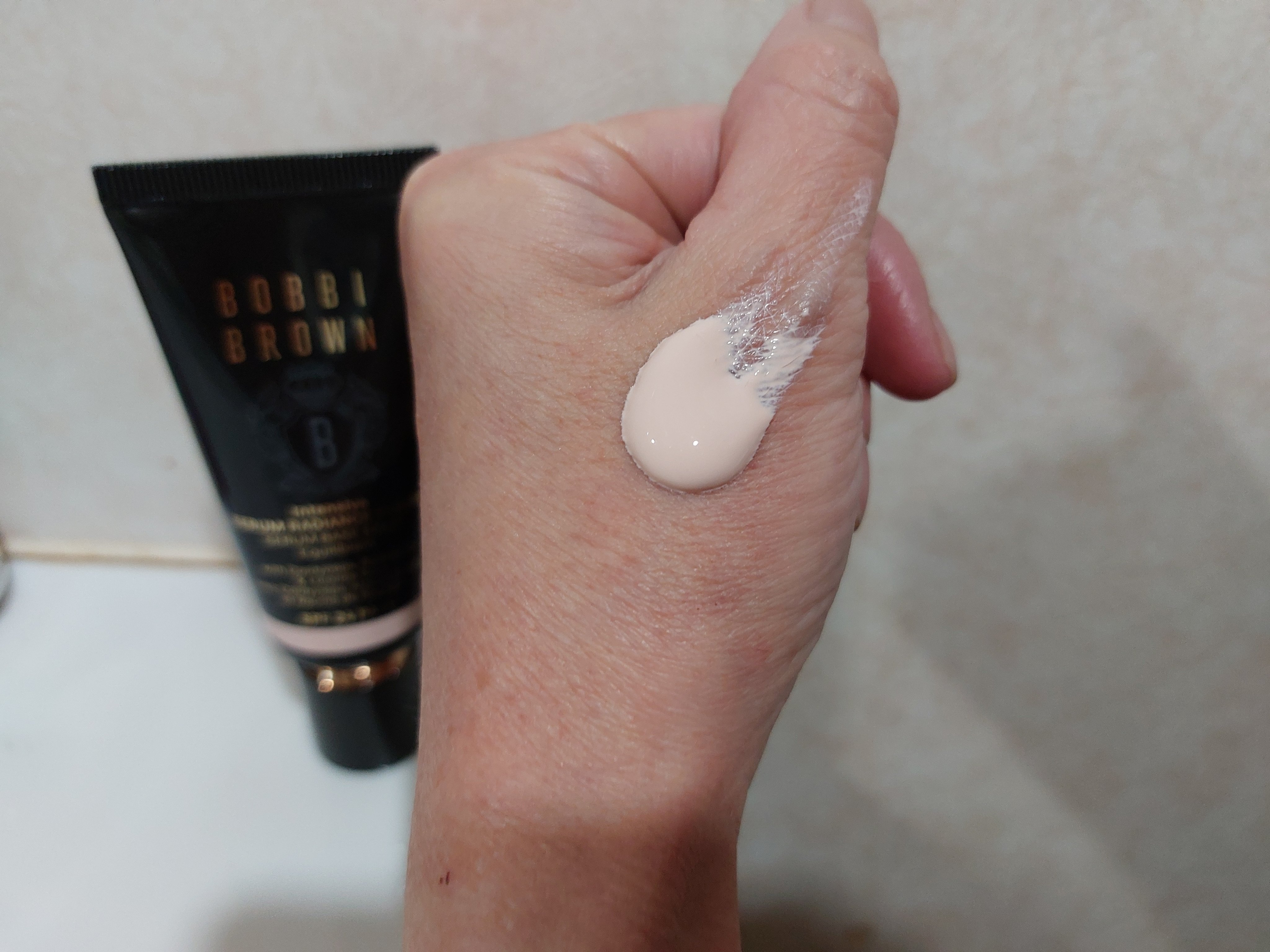 インテンシブ セラム ラディアンス プライマー/BOBBI BROWN/化粧下地を使ったクチコミ（2枚目）