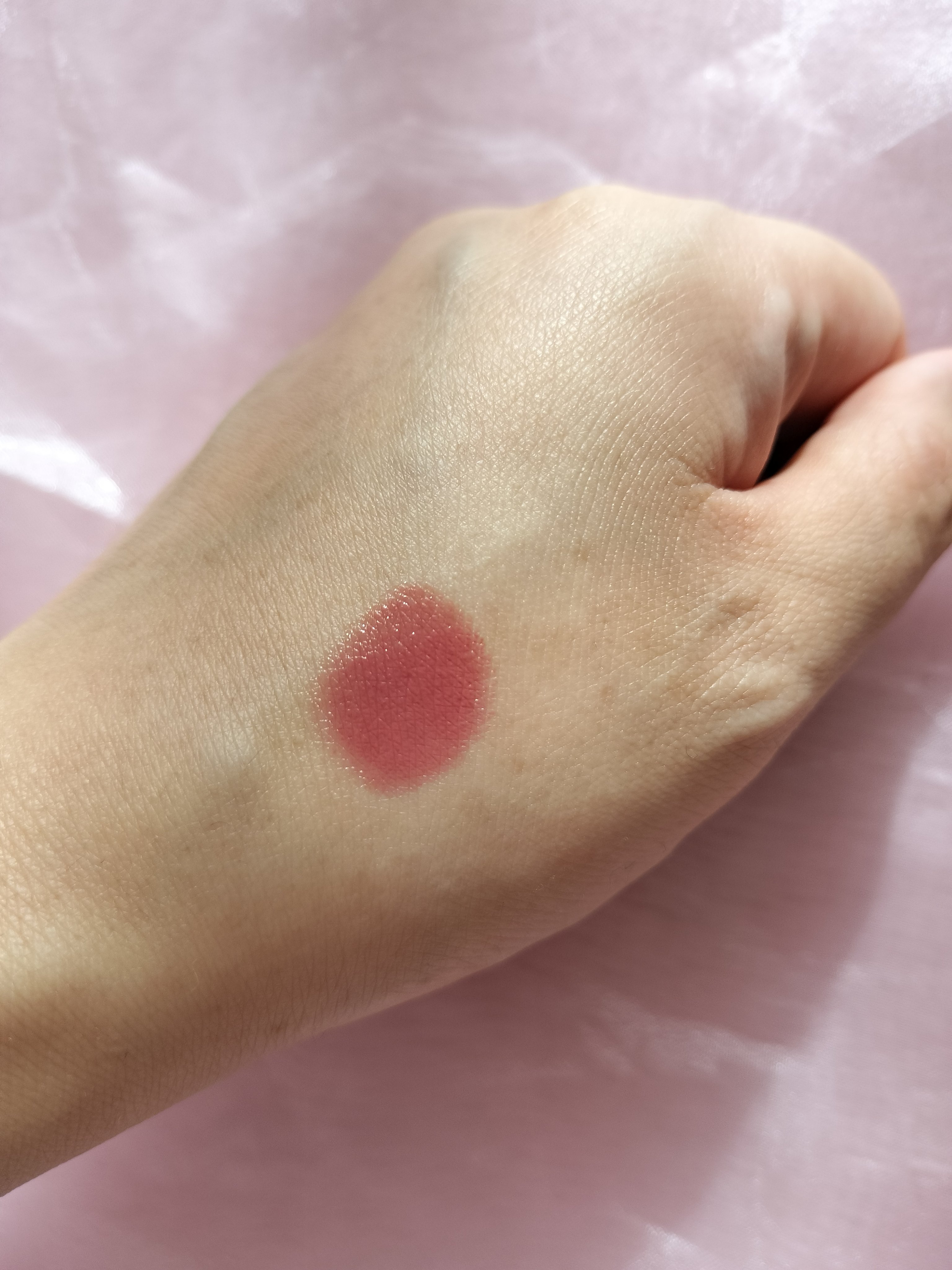 PAUL & JOE BEAUTE リップスティック ケース CSのクチコミ「「落ちないリップ」としてバズりまくってるRMK デューイーメルト リップカラーの04ルビー ラ.....」（3枚目）