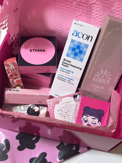 Suzuka on LIPS 「PowderRoom様より素敵なBOXをいただきました✊🏻𖤐̖..」(1枚目)