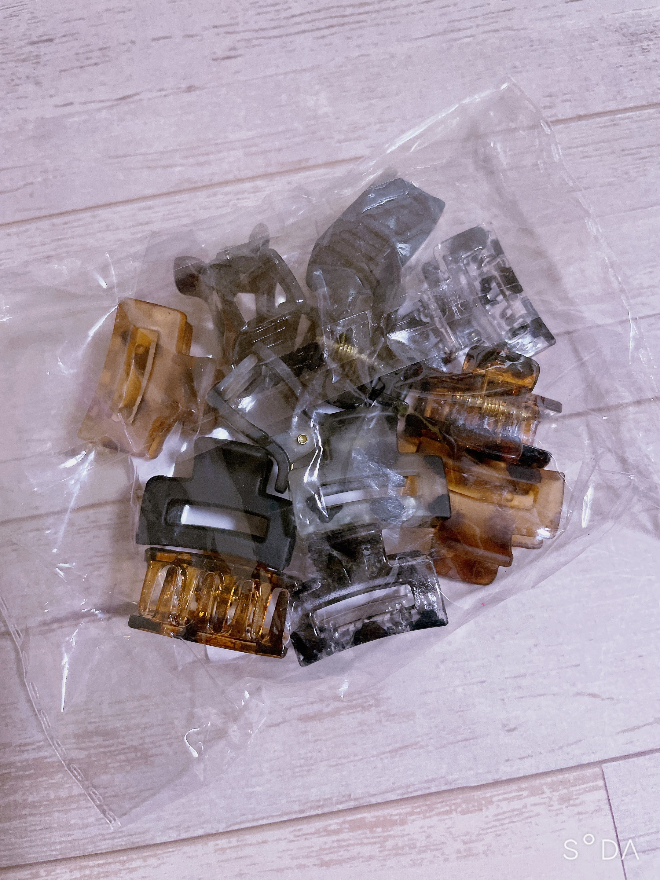 ミニミニヘアクリップ


こちらはアリエクで購入✨

12個入って200円くらい！
めちゃくちゃお得🉐


私は家に帰ってきたら、
必ず前髪も留めるので12個入りは嬉しい🩷


気になっている方は、
ぜひチェックしてみて下さい😉💕