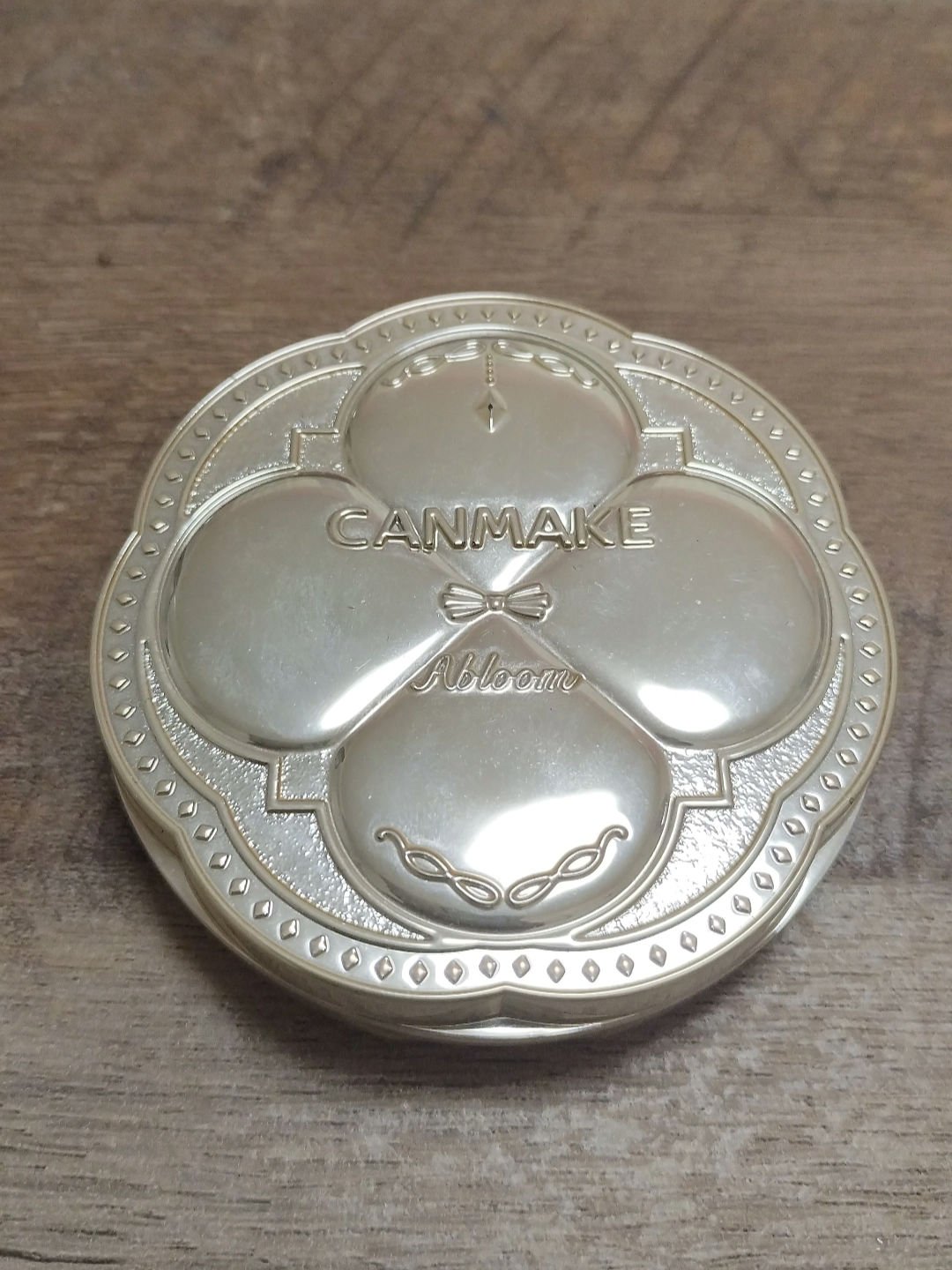 マシュマロフィニッシュパウダー　～Abloom～/キャンメイク/プレストパウダーを使ったクチコミ（1枚目）