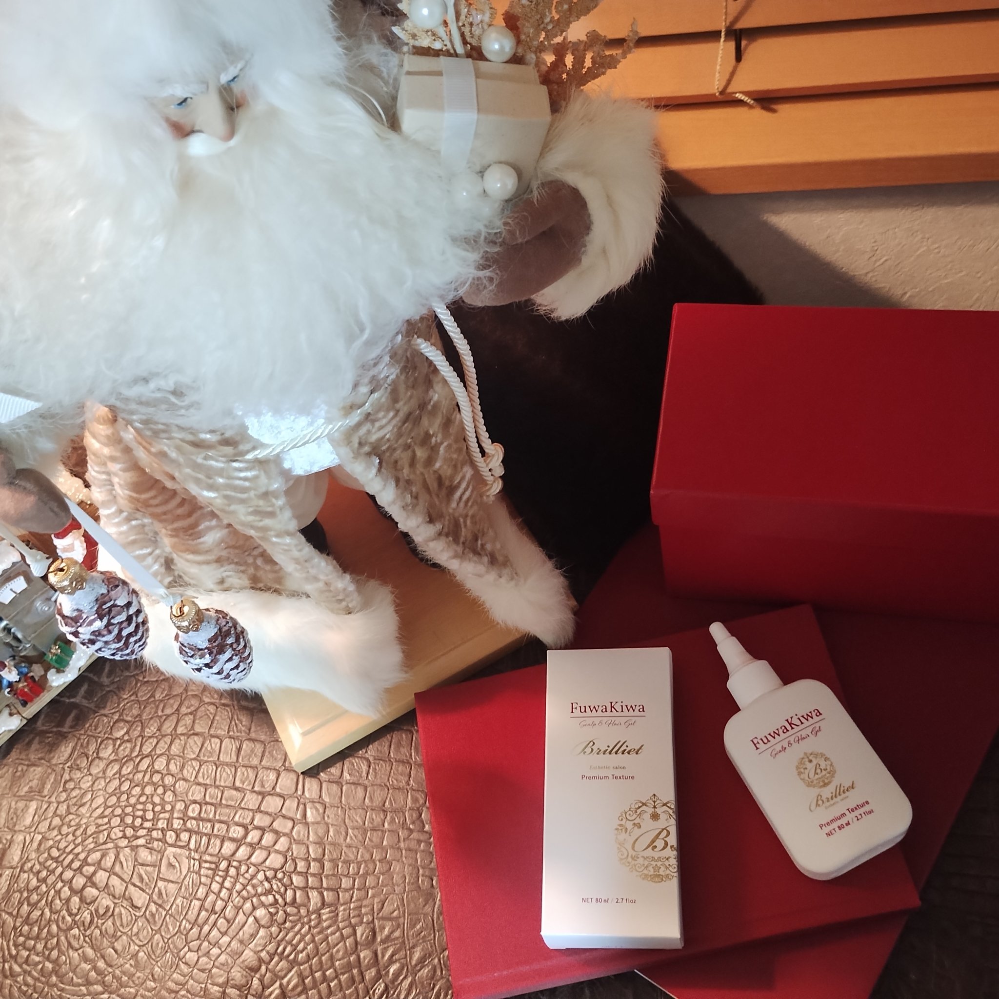 
再生医療やミノキシジルを含む飲み薬を経験し、遂に諦めモードの抜け毛やボリュームがなくなった髪の毛の悩み😨

遂にエクステかと思っていたところに出会ったのが【fuwakiwa】の『育毛ジェル』です🥰

画像のように液だれしにくいジェルタ