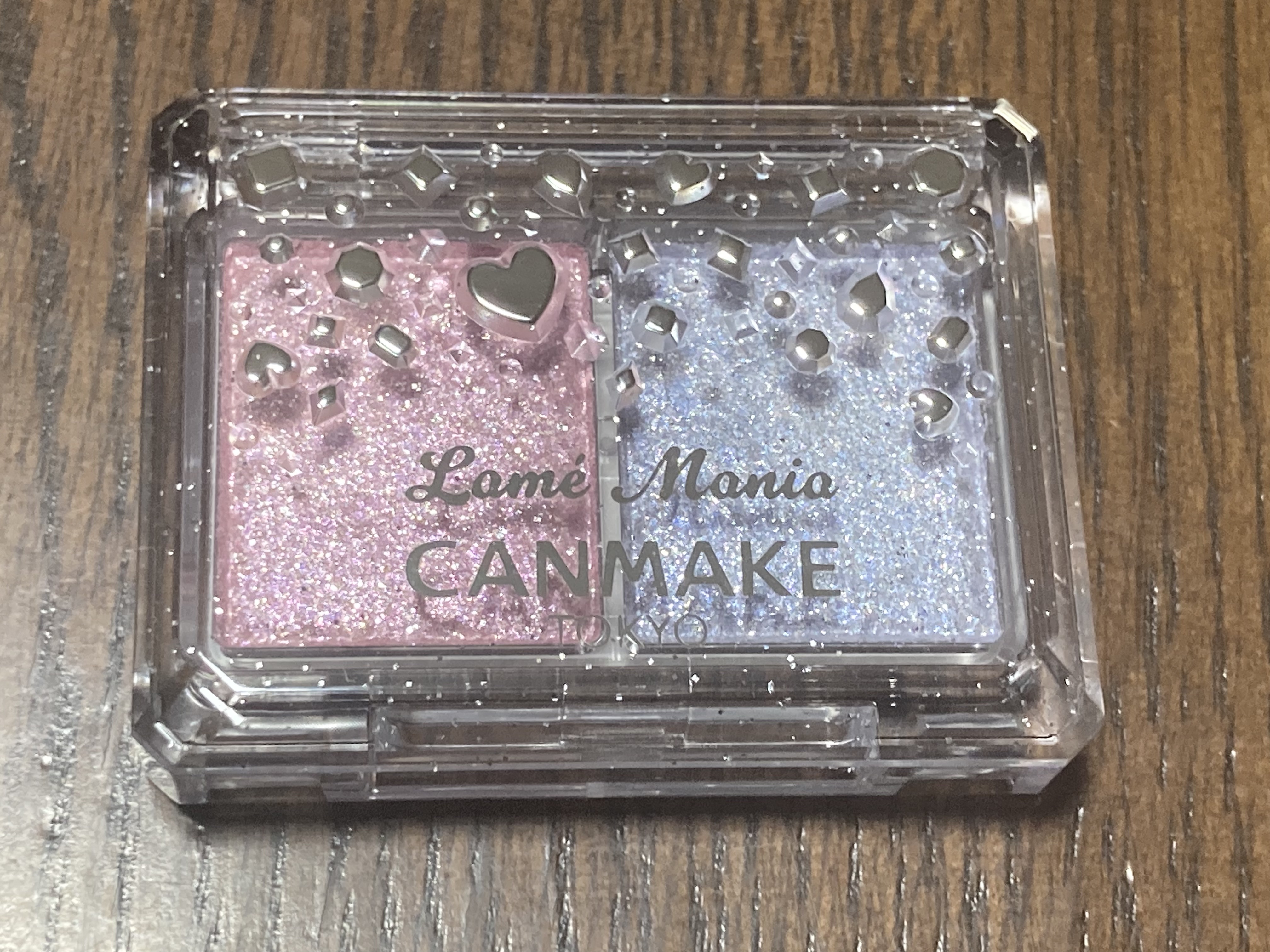 １２月２０日　今日の投稿になります✨

キャンメイク
　ラメマニア　03　シュガーユニコーン
　　　　　　　　　　　　　　　　　¥770

ロフトで購入しました🫶

久しぶりにロフトへ行きました🎶

品揃えはやっぱり良かった😏

ただ