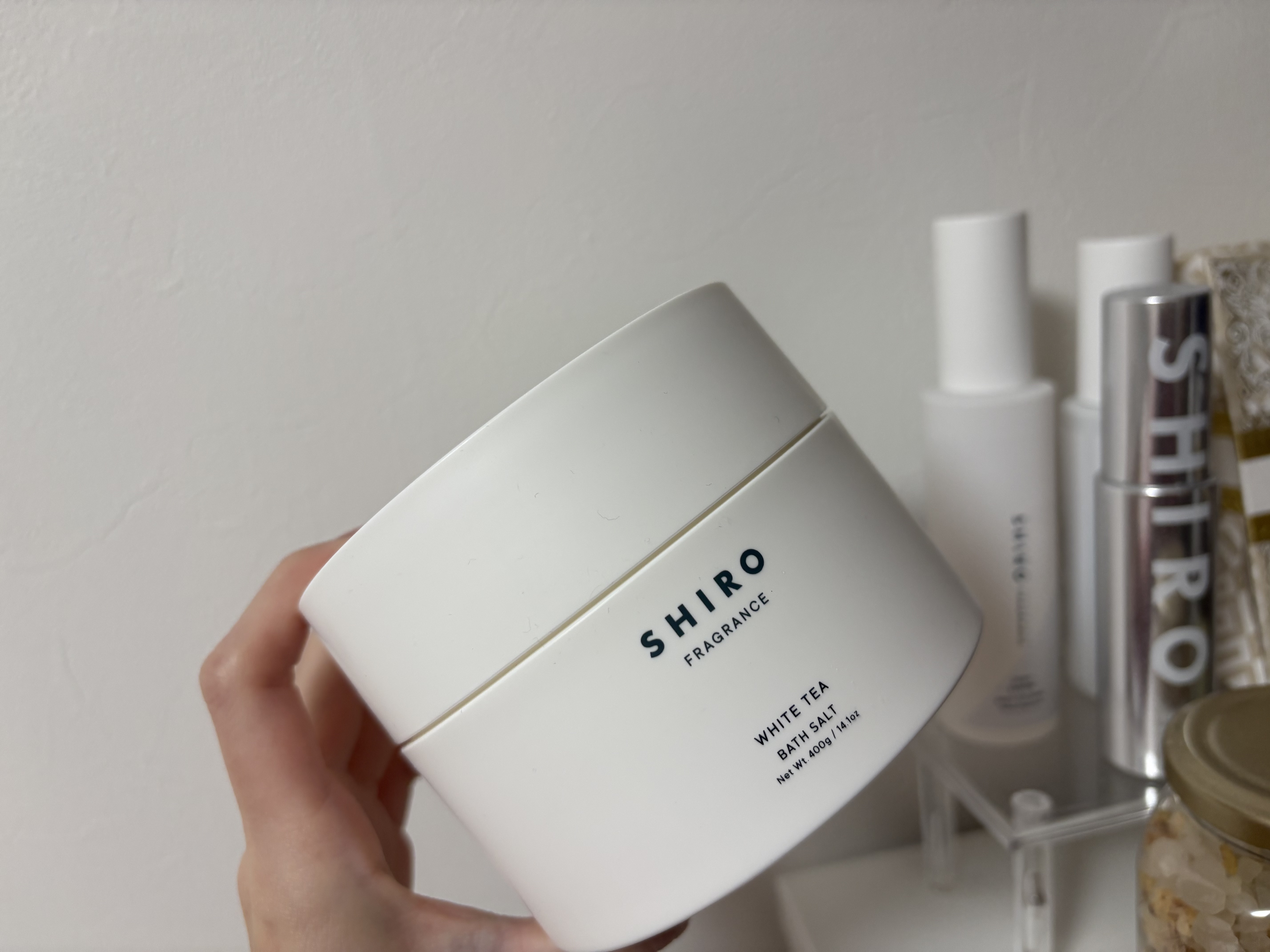 SHIRO ホワイトティー バスソルトのクチコミ「SHIRO
【ホワイトティー バスソルト】

冬ギフトにもおすすめなSHIROのホワイトティー.....」（1枚目）