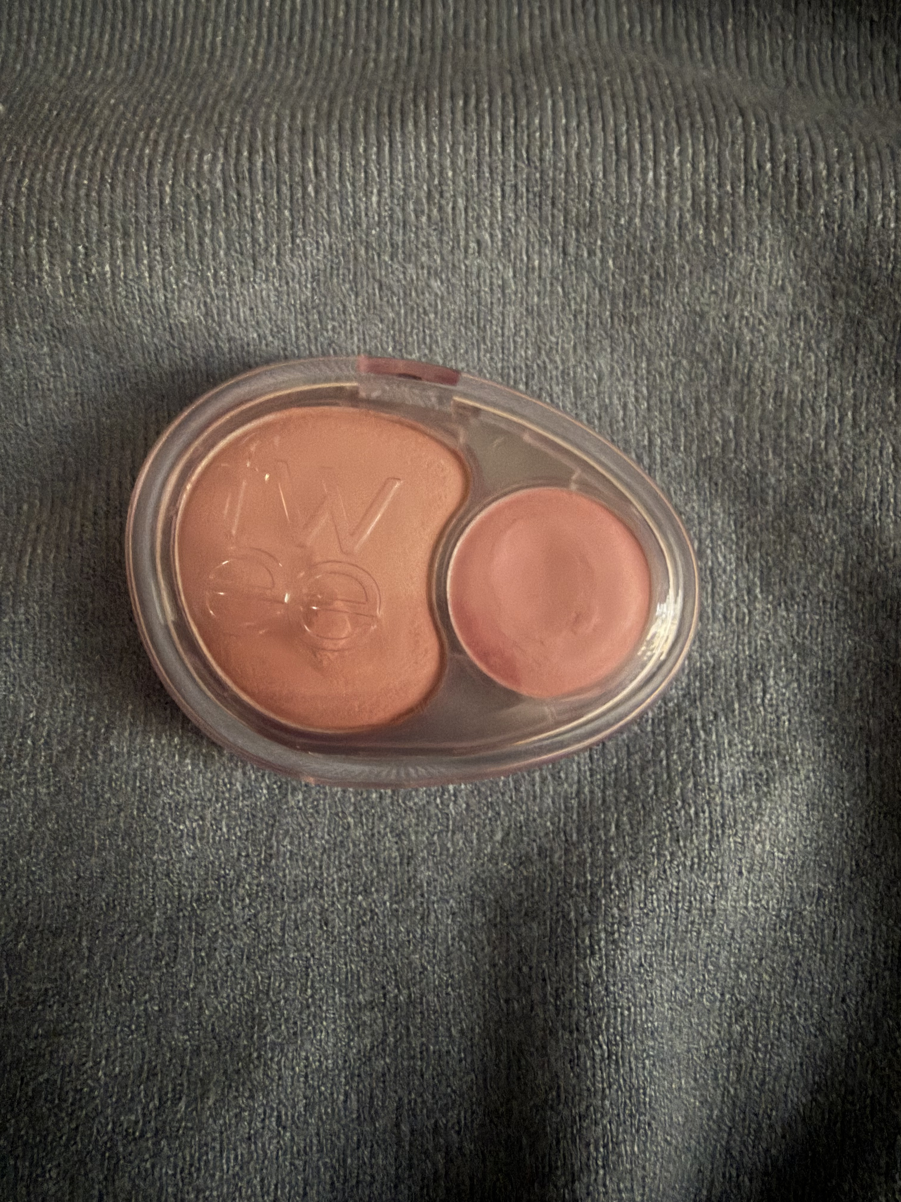 ✼••┈┈••✼••┈┈••✼••┈┈••✼••┈┈••✼
fwee
デュアルチークメロウ
MV01 ノーモアキューピット
✼••┈┈••✼••┈┈••✼••┈┈••✼••┈┈••✼
ぷにぷにしていて触り心地も気持ちいいチーク。
淡めの発色