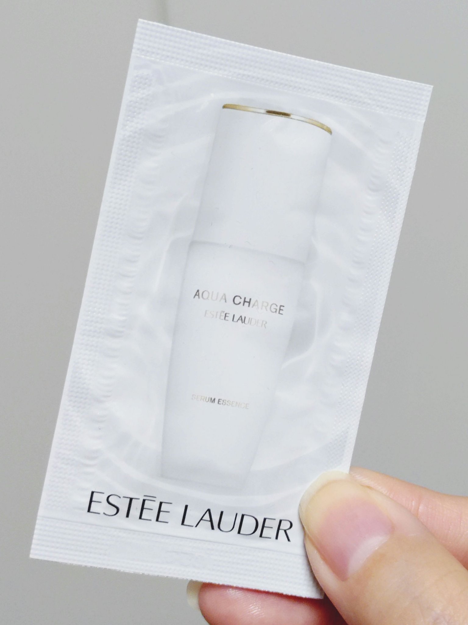 ■ESTEE LAUDER
アクア チャージ 薬用セラムエッセンス


#サンプル を使いました。
乳液というかクリームというか……結構もったりしたテクスチャ。
結構重めに感じたから、私の肌だとクリームは控えめで十分だった。
エタノール筆頭