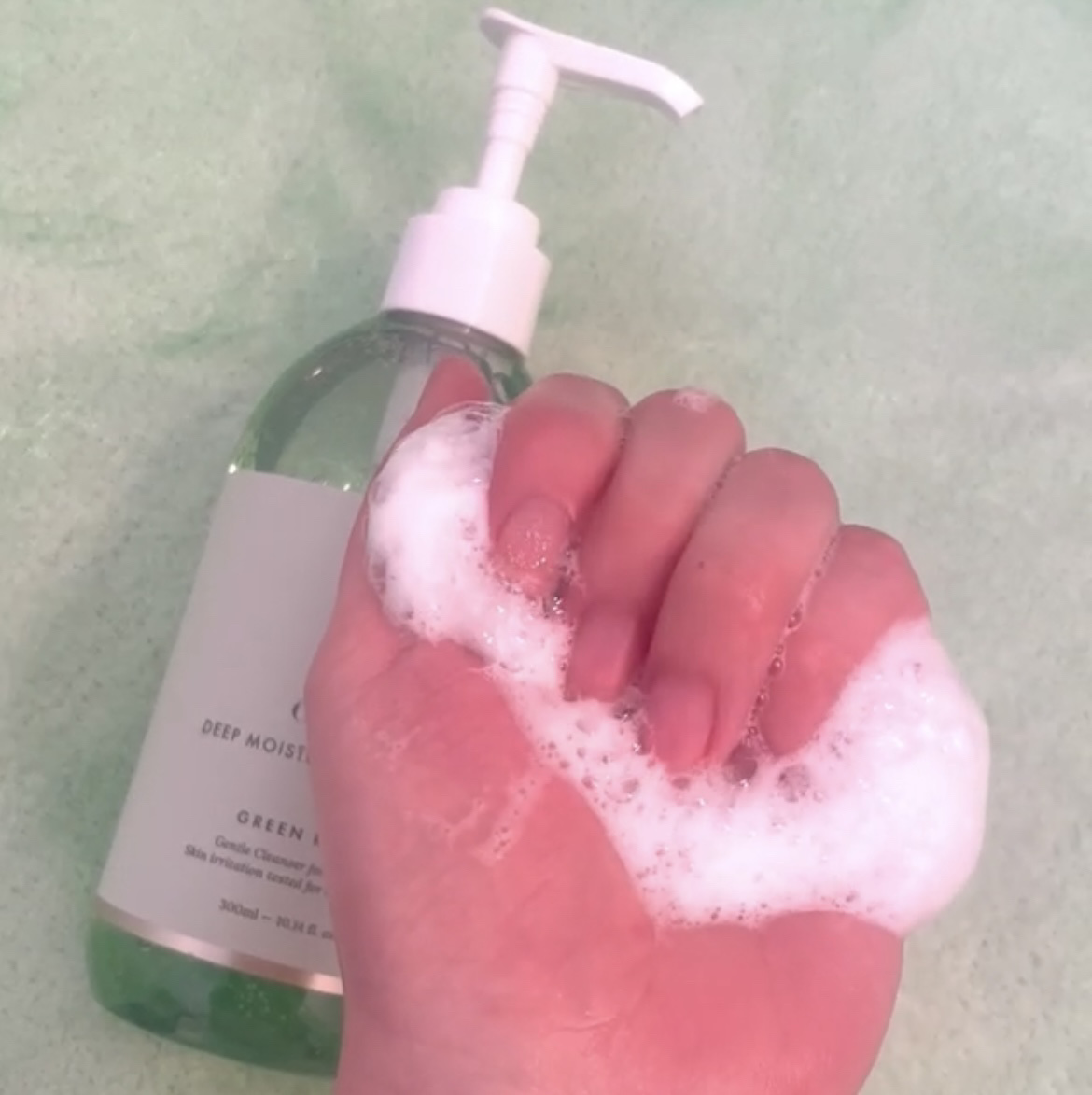 ディープ モイスチャー シャワー オイル グリーン ローズ/CAELA/ボディソープを使ったクチコミ（3枚目）