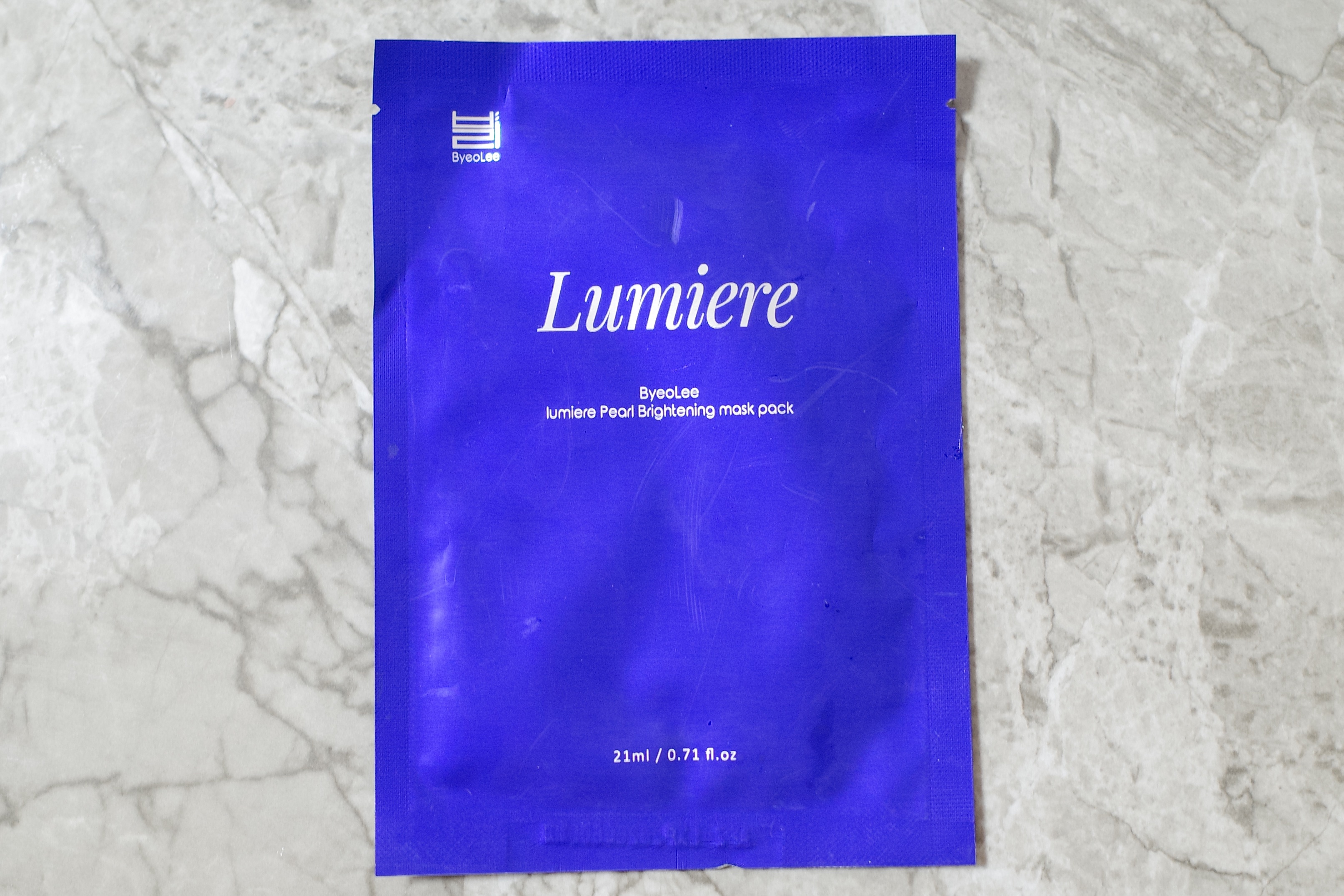 薄いシートでピタッと密着するような付け心地。

化粧水代わりに毎日使えるフェイスパック！
みずみずしく潤うような感覚✨

なんとなくキャンディっぽいような、、美味し
そうな甘い香りがする🍭🍬