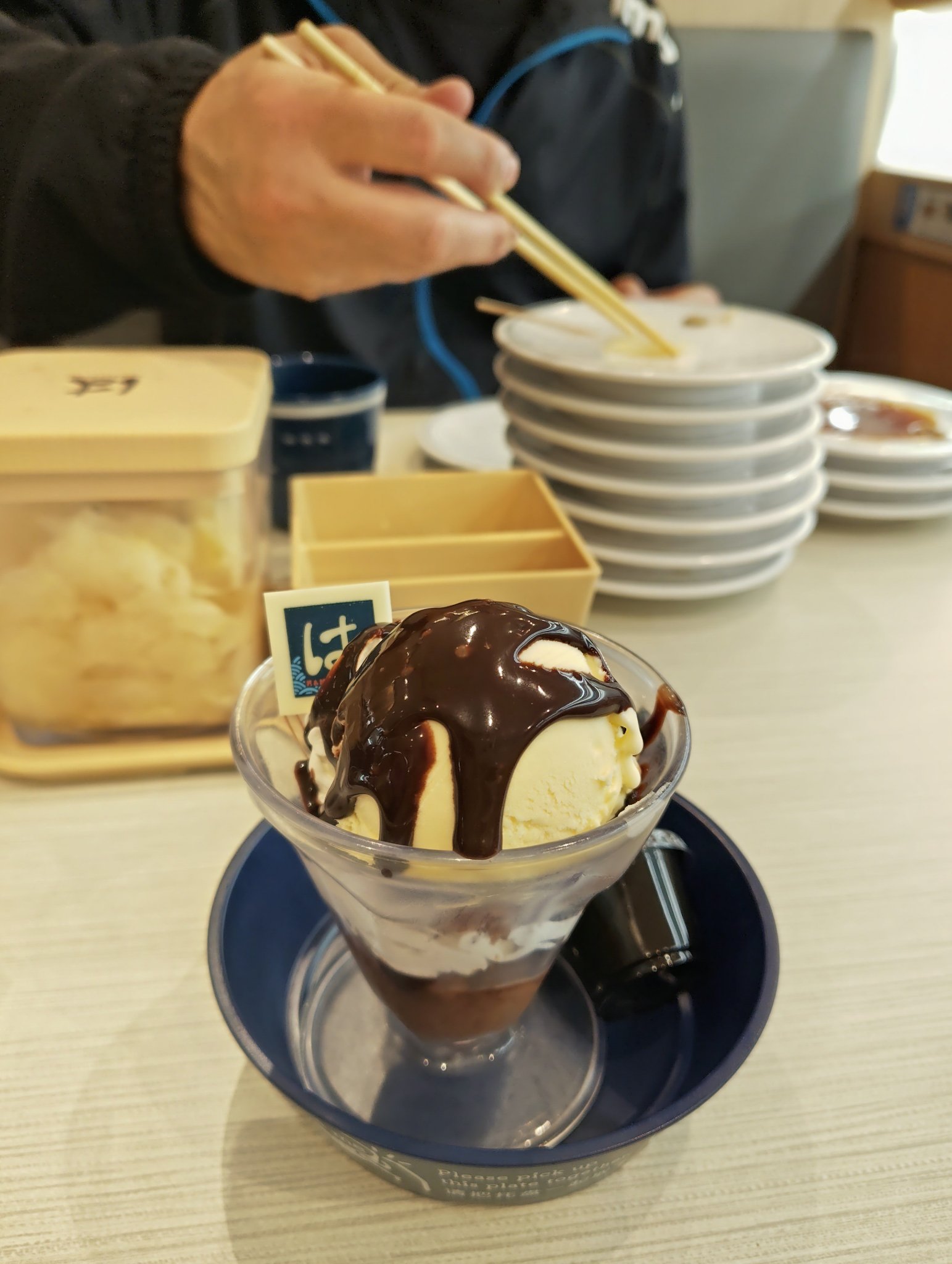 バースデーデートでした♡
※私の誕生日は12月19日なので１日遅れ

お買い物を沢山して、プレゼントも貰って、嬉しく楽しい１日でした🎁

夕飯はオットのリクエストで、またまたはま寿司へ（笑）
大満足♪⁠ ⁠\⁠(⁠^⁠ω⁠^⁠\⁠ ⁠)