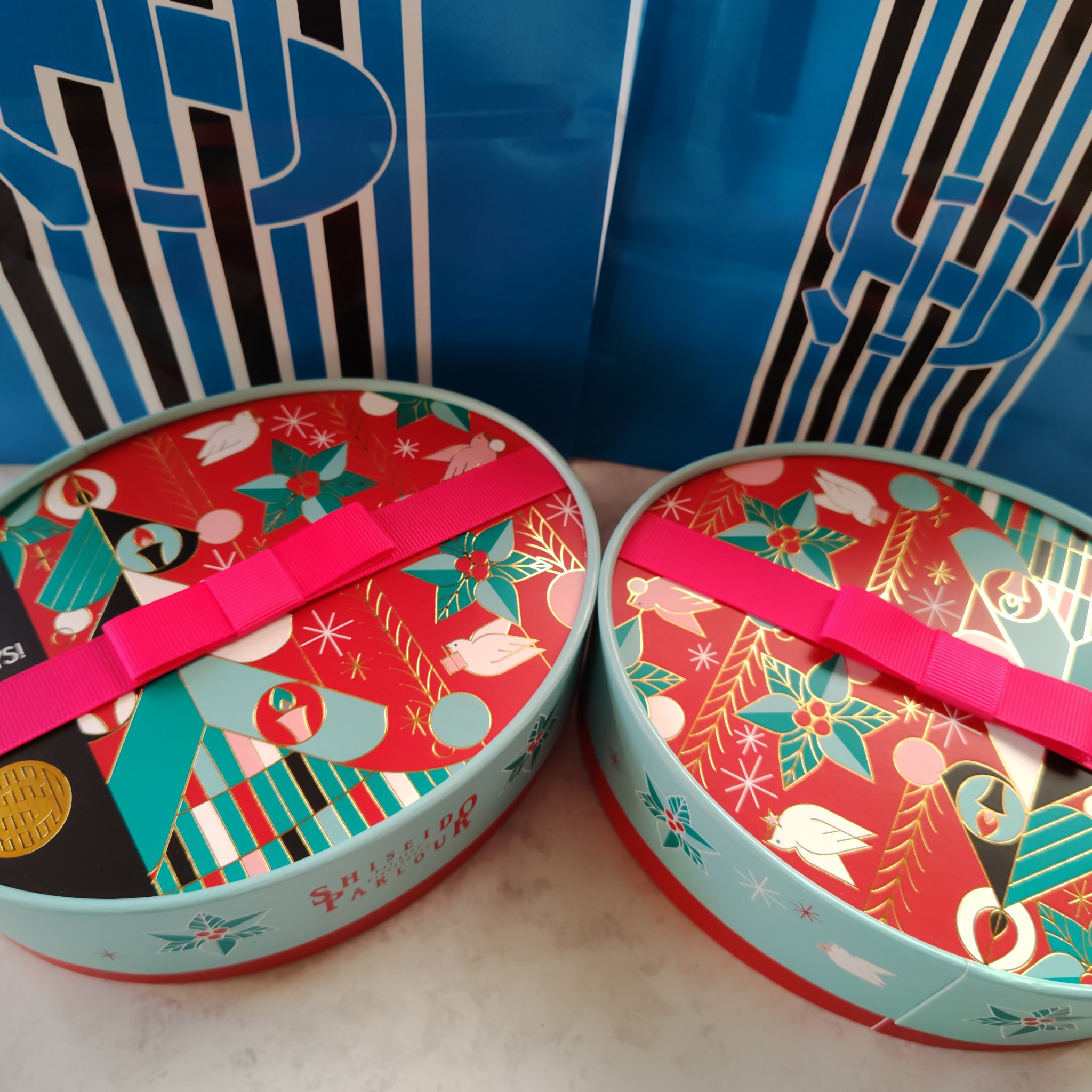 資生堂パーラー
🎄✨️🎄✨️🎄✨️🎄✨️🎄
クリスマス スイーツ
チョコレート

約2000円 1個　

気になってる方はぜひチェックしてみてください
＃資生堂　＃資生堂パーラー　＃クリスマス
＃瀬戸パーラークリスマススイーツ
　