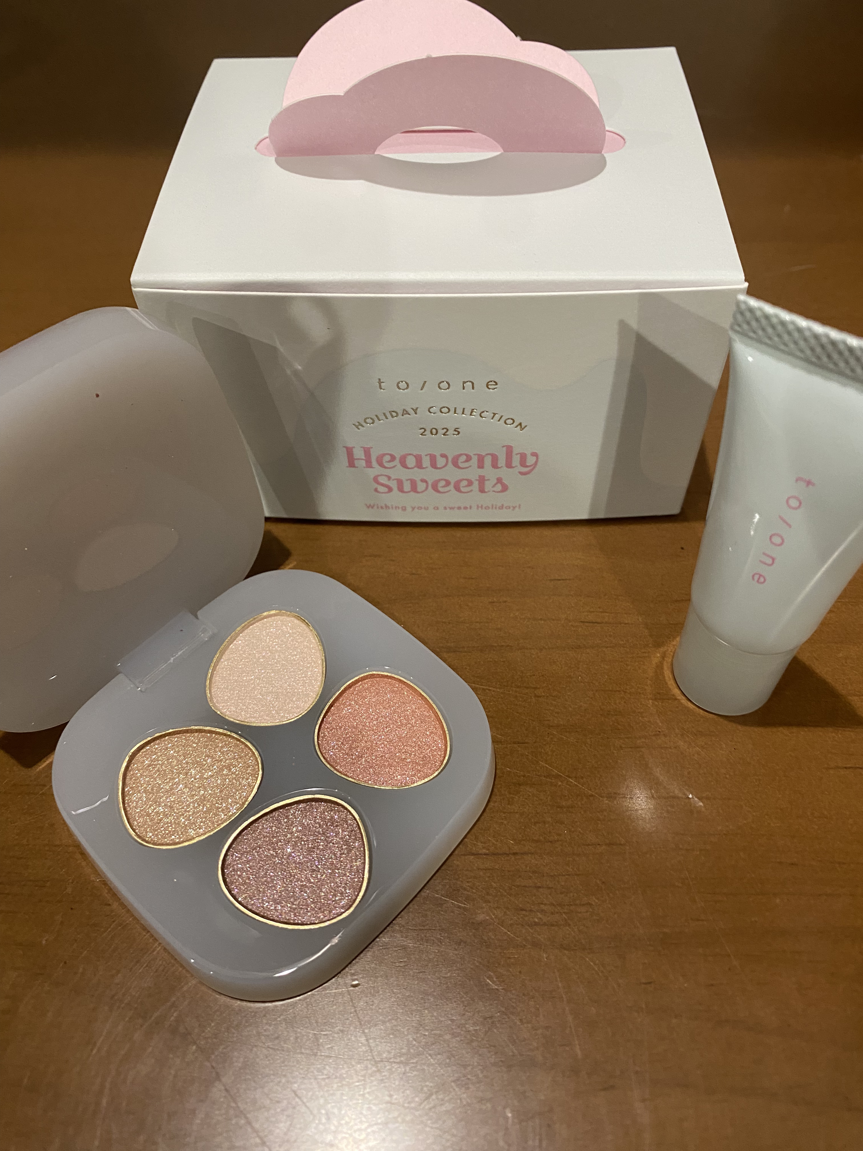 トーン ホリデー スイーツ ボックス Midnight Sweets ＆ Twinkle Caramel/to/one/メイクアップキットを使ったクチコミ（1枚目）