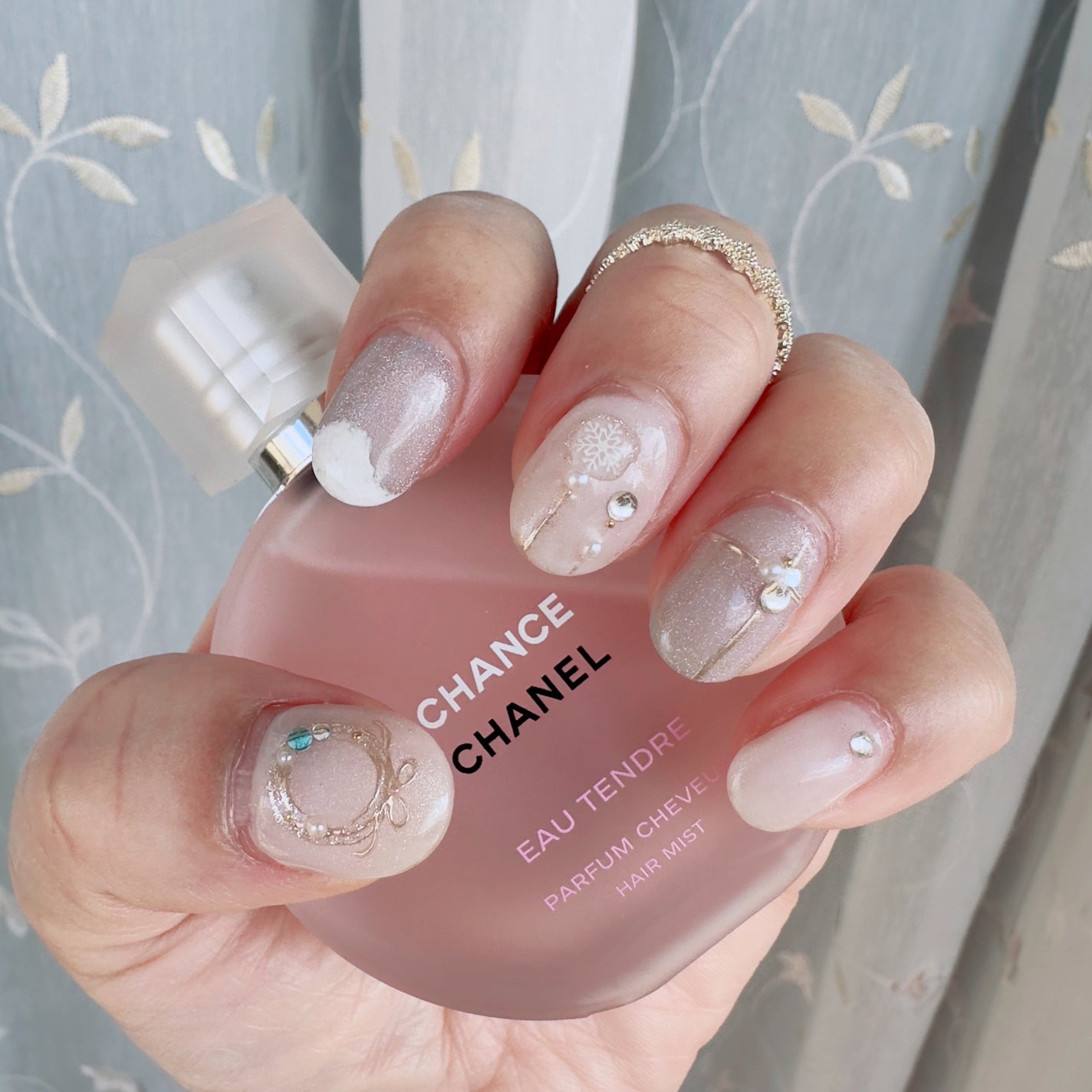 snowmi♡フォロバ on LIPS 「少し前にしたクリスマスネイル🎄💅根本がちょっと伸びてきてますが..」(2枚目)