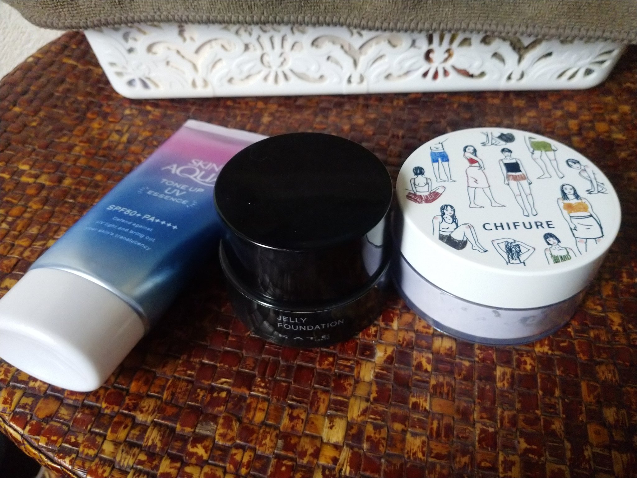 🌷今日のメイク🌷

スキンアクア トーンアップUVエッセンスラベンダー
KATEケイト ジュレリープファンデーション01
ちふれルース パウダー3ラベンダー ルーセント

wakemakeソフトブラーリングアイパレット21.フォールイン